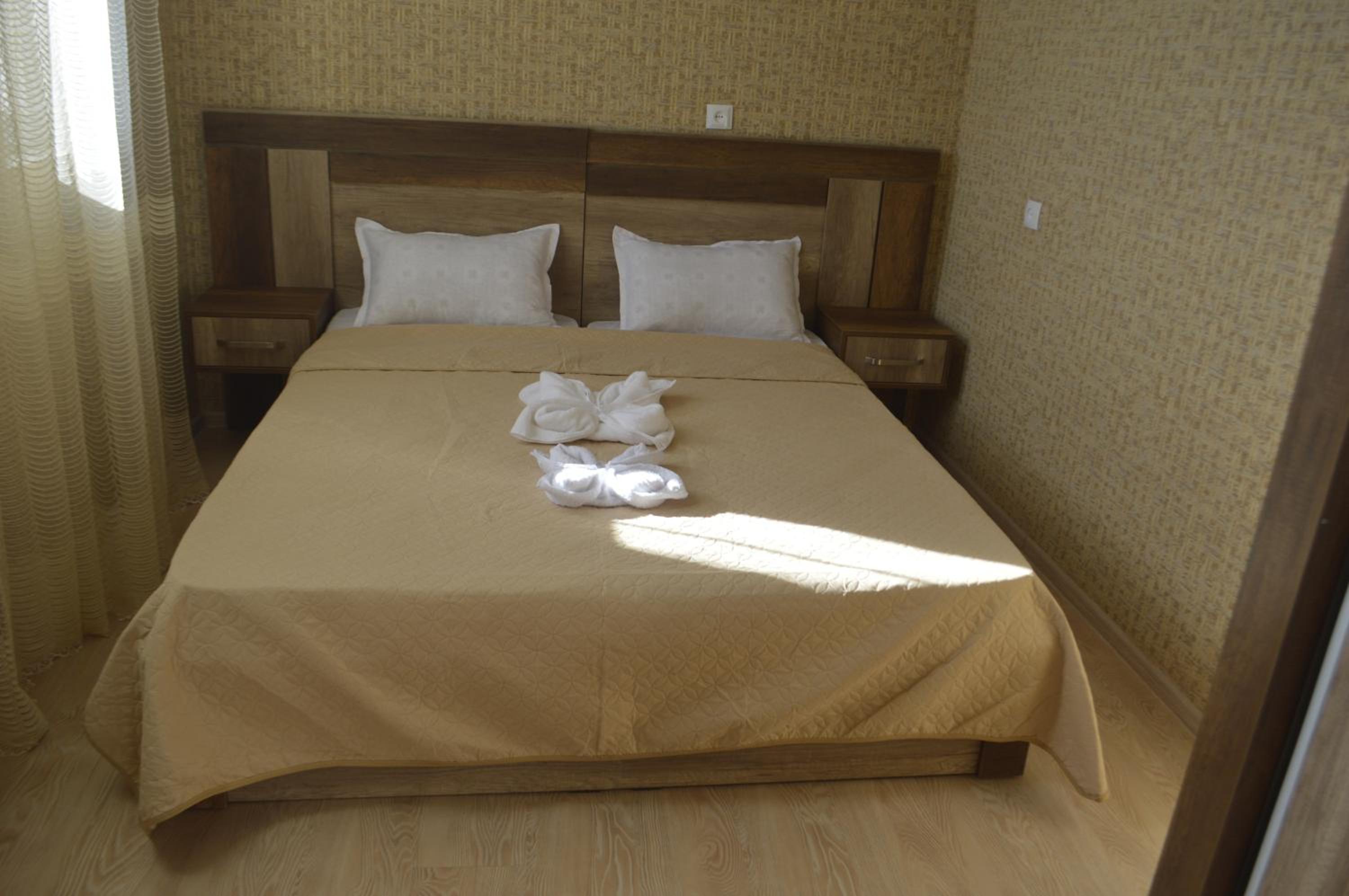 Double or Twin Room with Private Bathroom photo 3