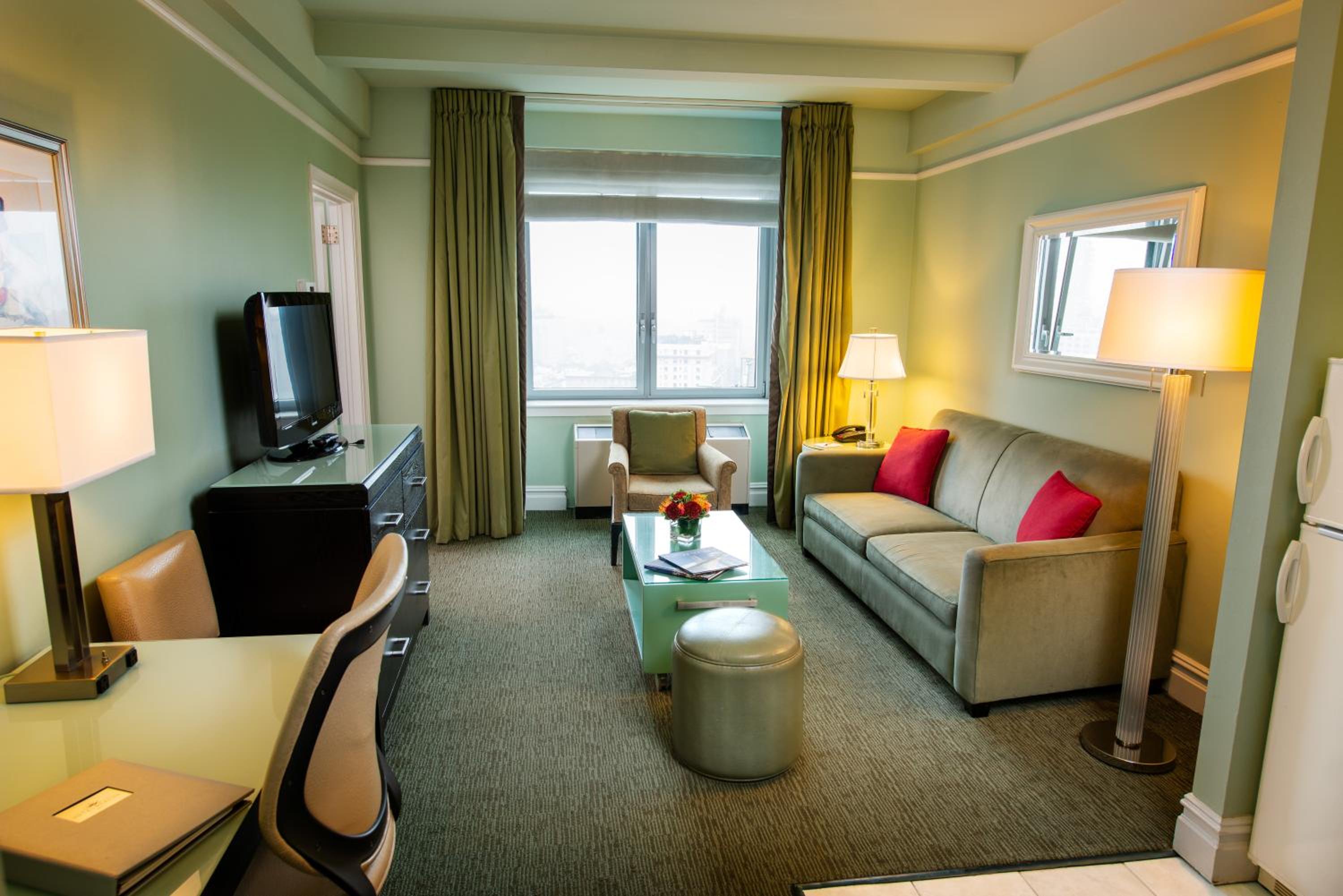 One-Bedroom Suite with Two Double Beds - Photo 3