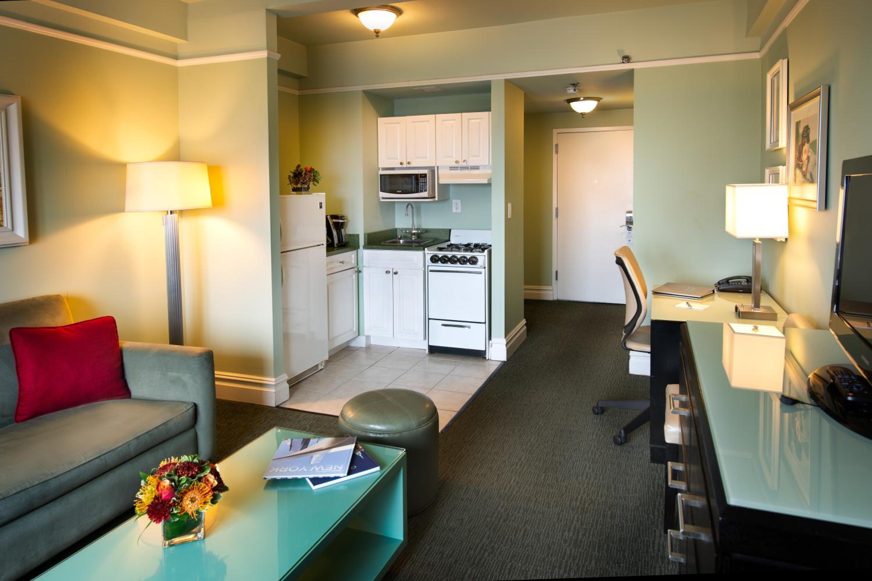 One-Bedroom Suite with Two Double Beds - Photo 4