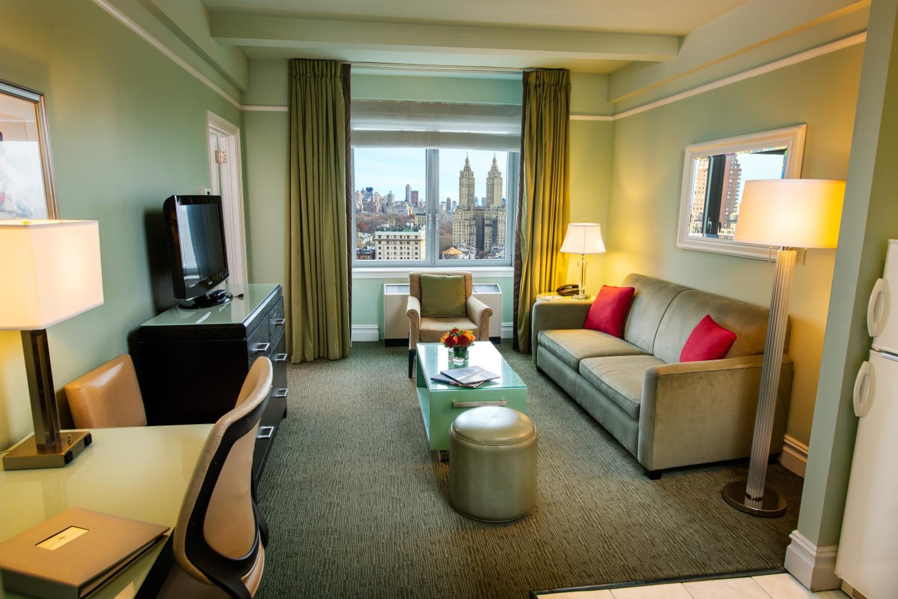 Deluxe One-Bedroom King Suite with View - Photo 8