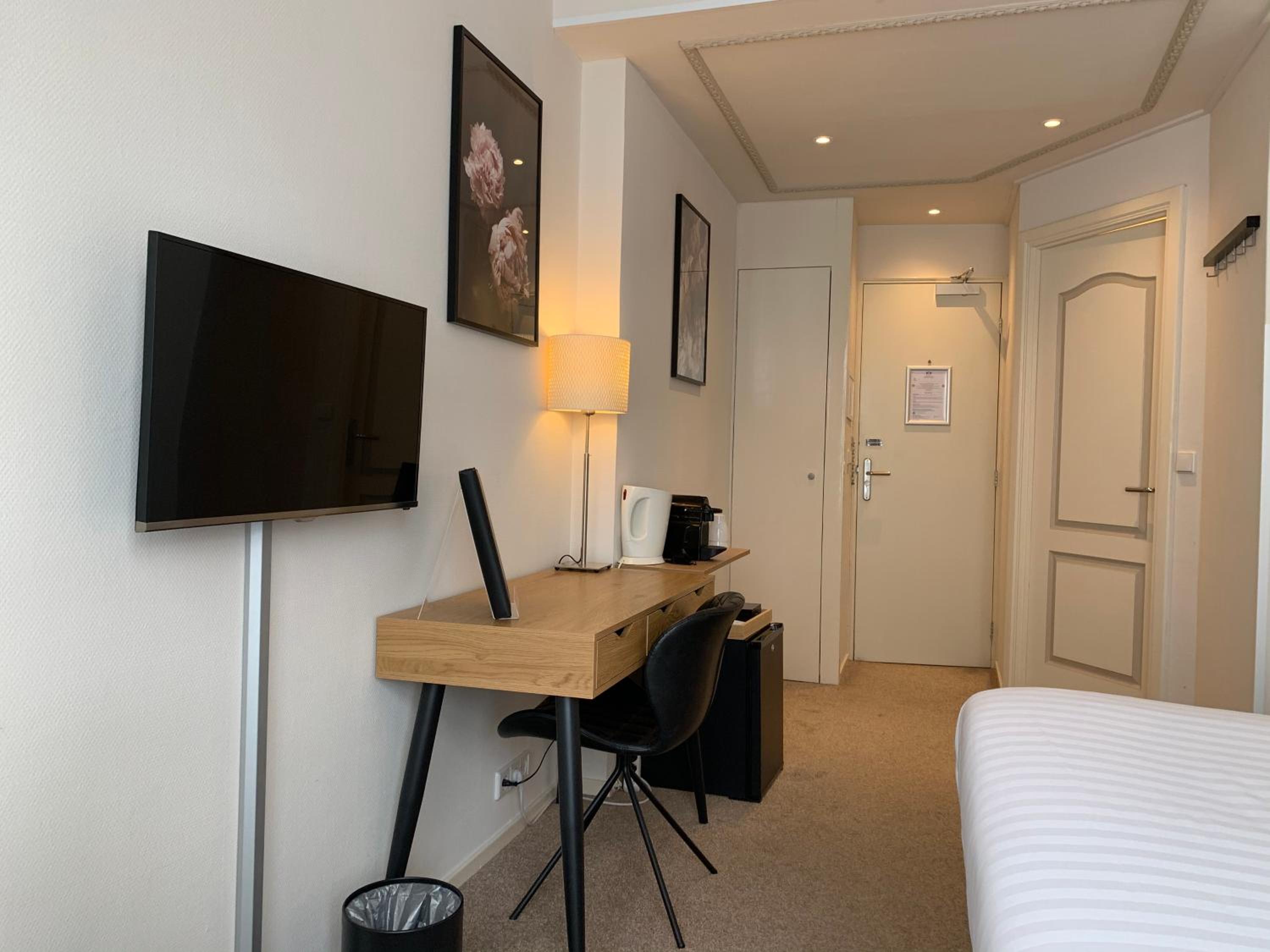 Comfort Double Room with Canal View - Photo 15