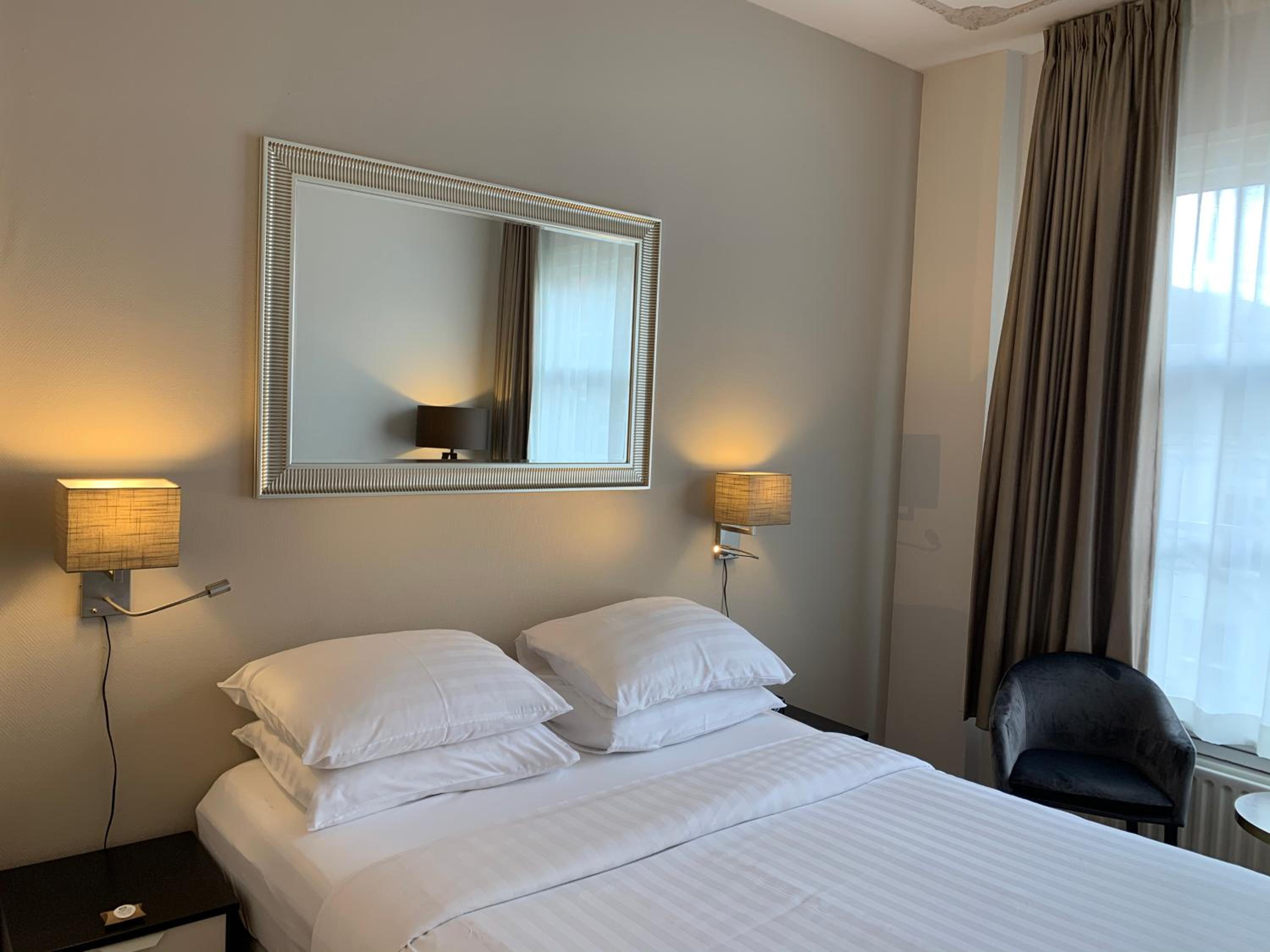 Comfort Double Room with Canal View - Photo 8