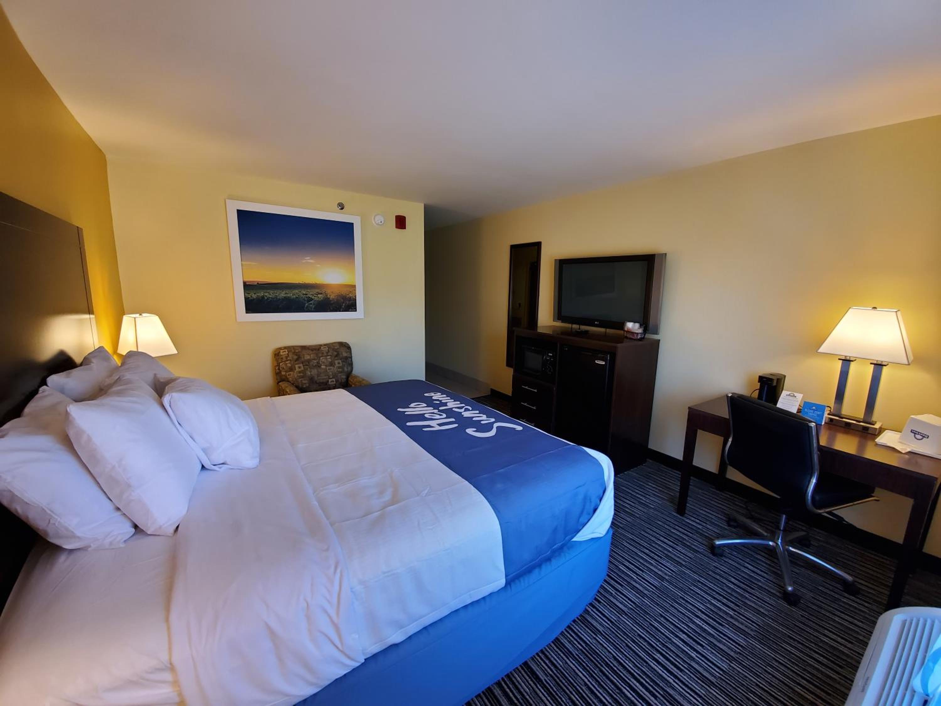 King Room - Non-Smoking photo 3