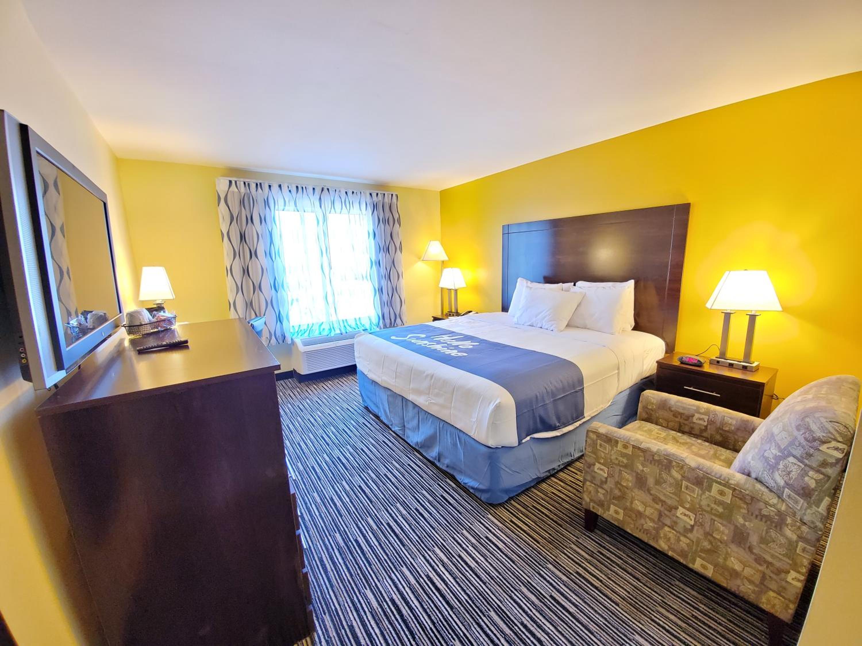 1 King Bed, Top Floor, Non-Smoking