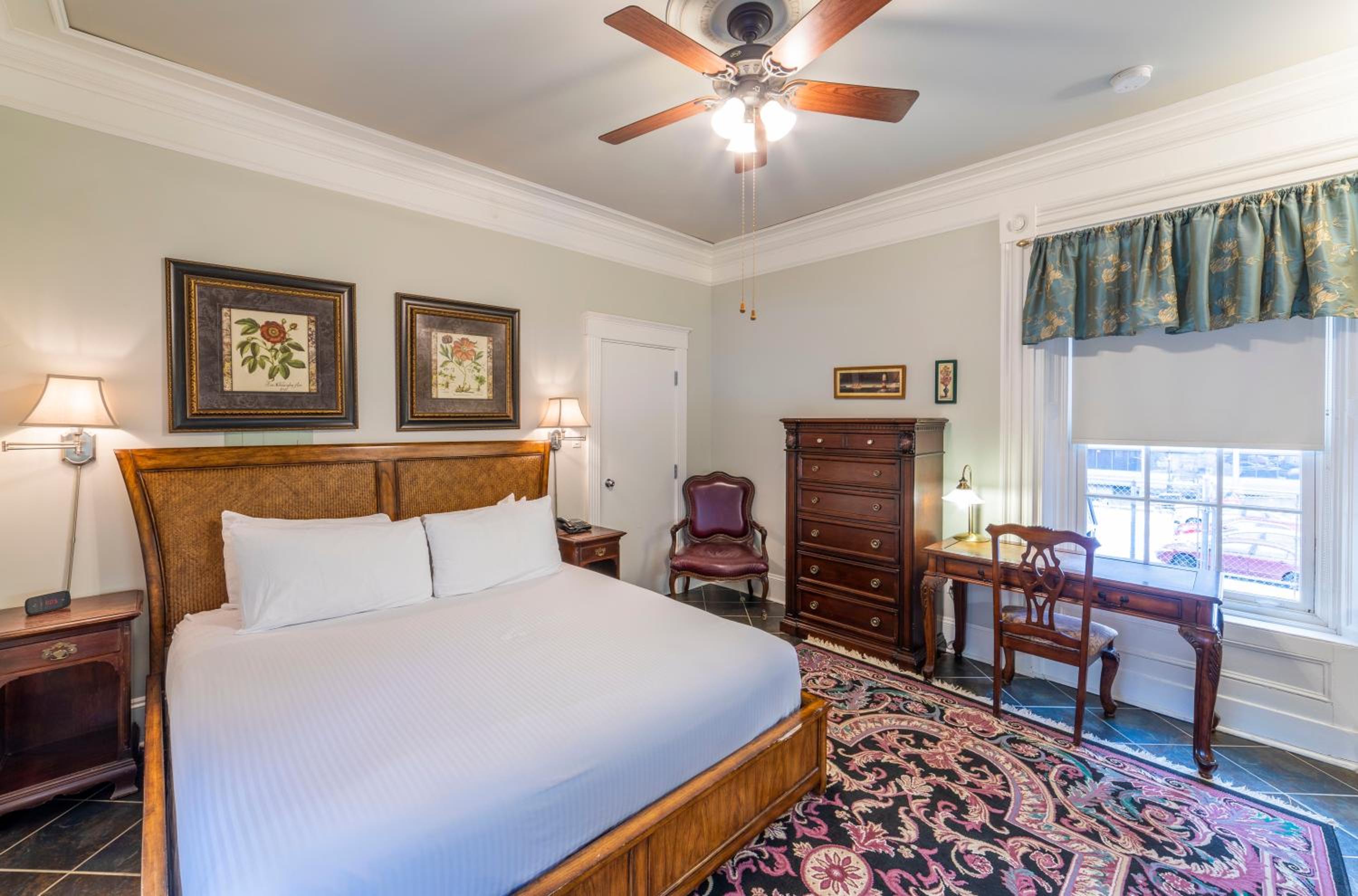 Superior King Suite photo 2
