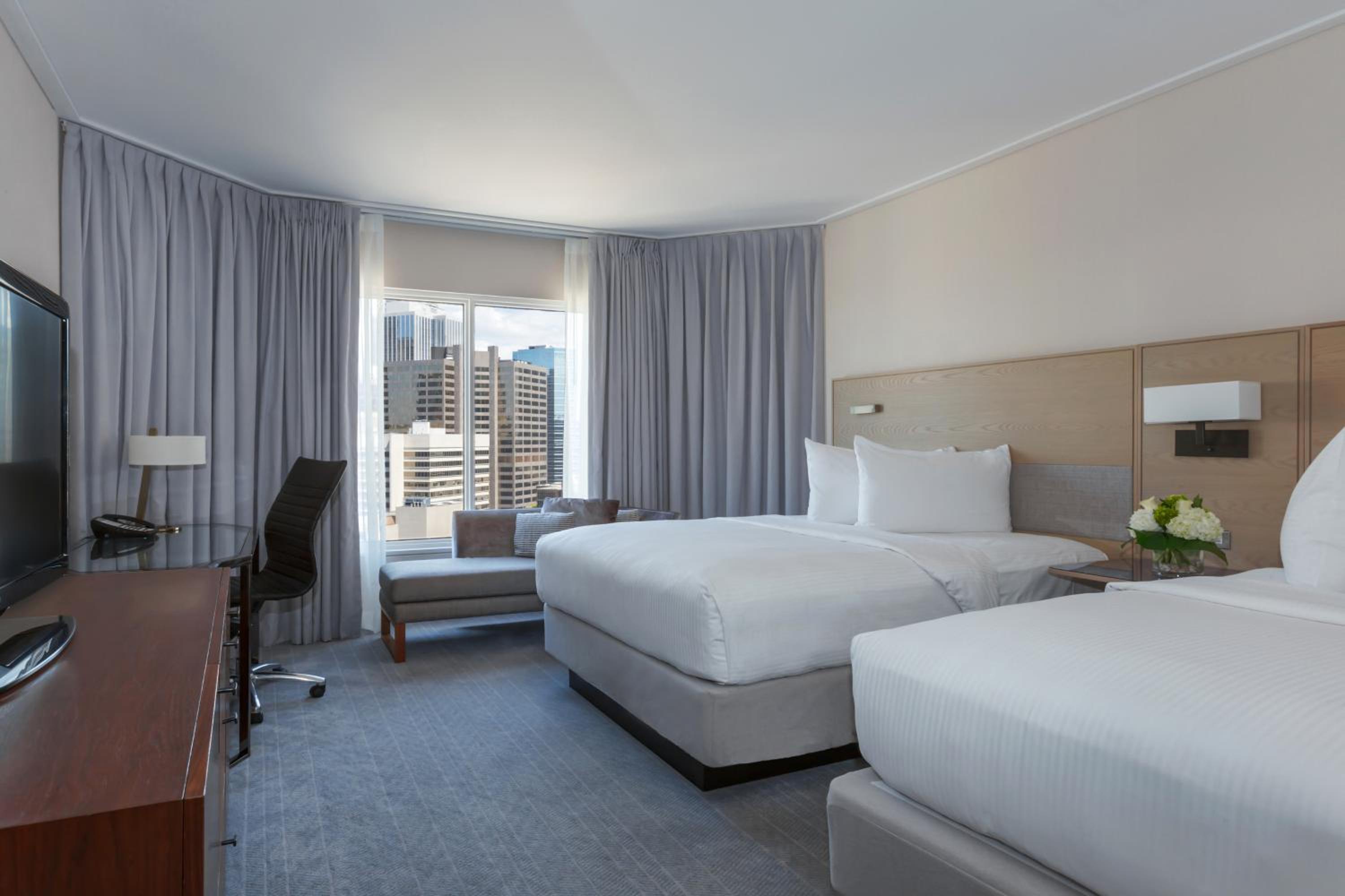 Queen Room with Two Queen Beds - Executive Level - Non-Smoking - Photo 1