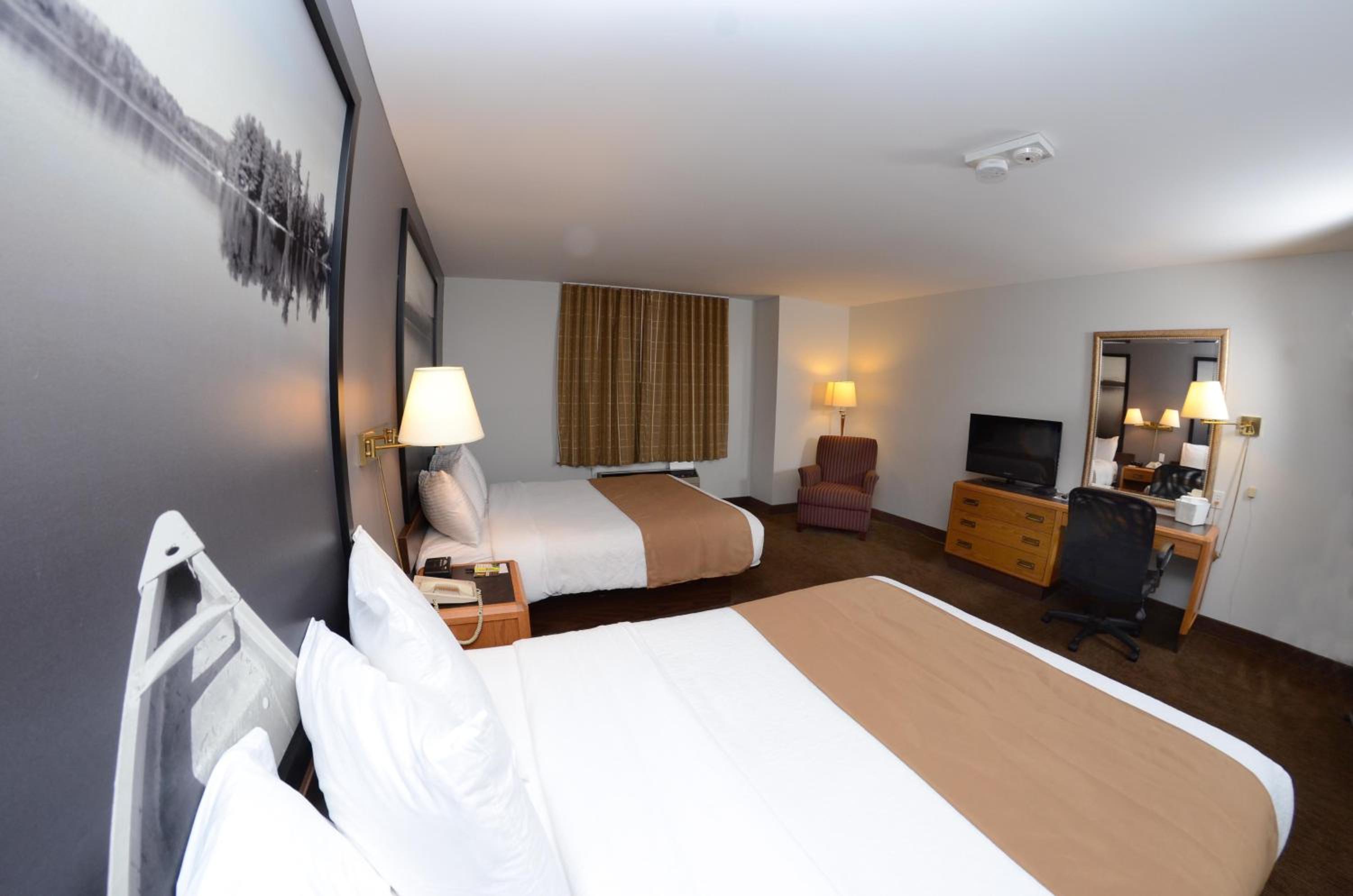 Queen Room with Two Queen Beds - Non-Smoking - Photo 1