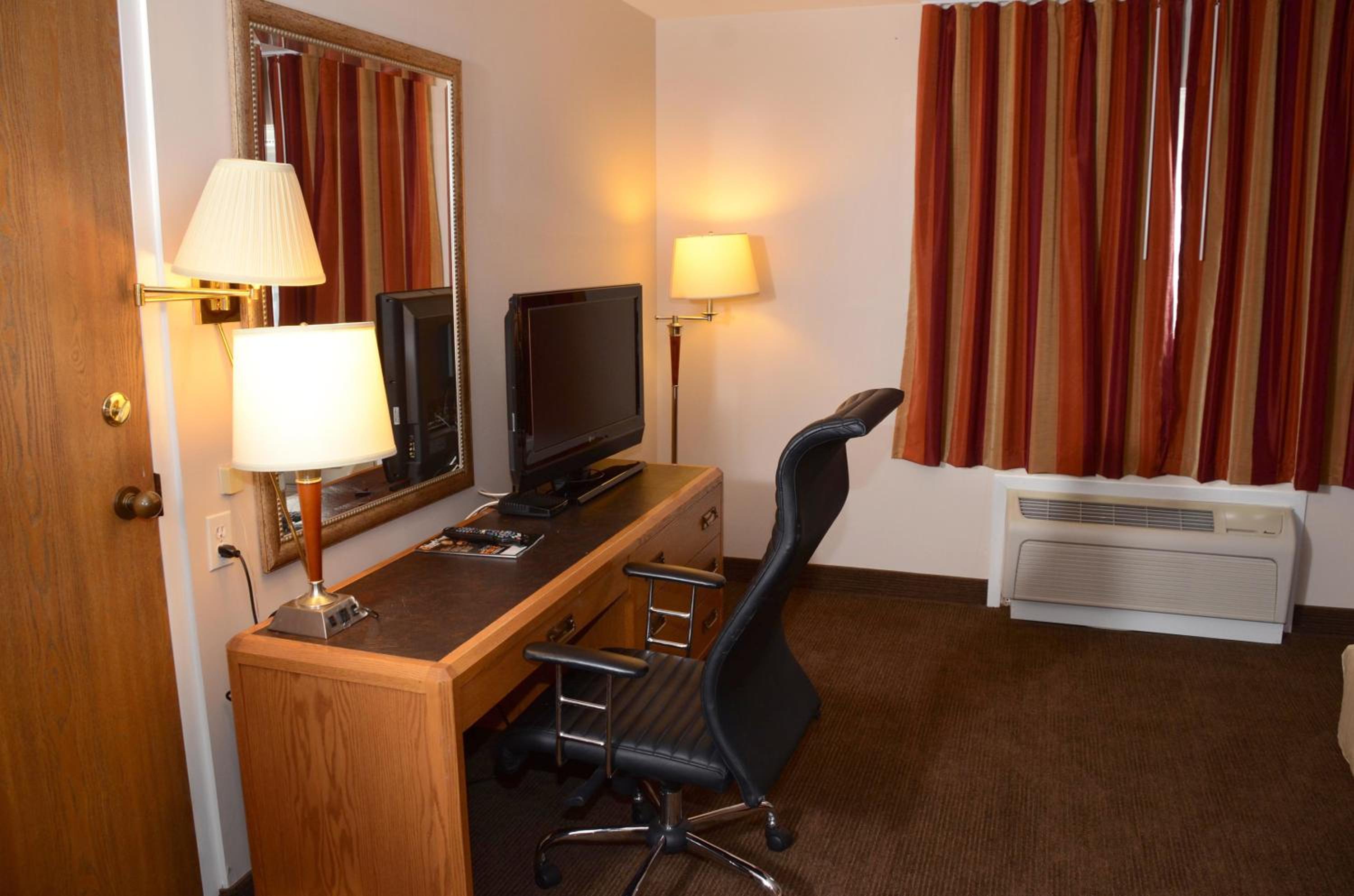 King Room - Non-Smoking - Photo 5