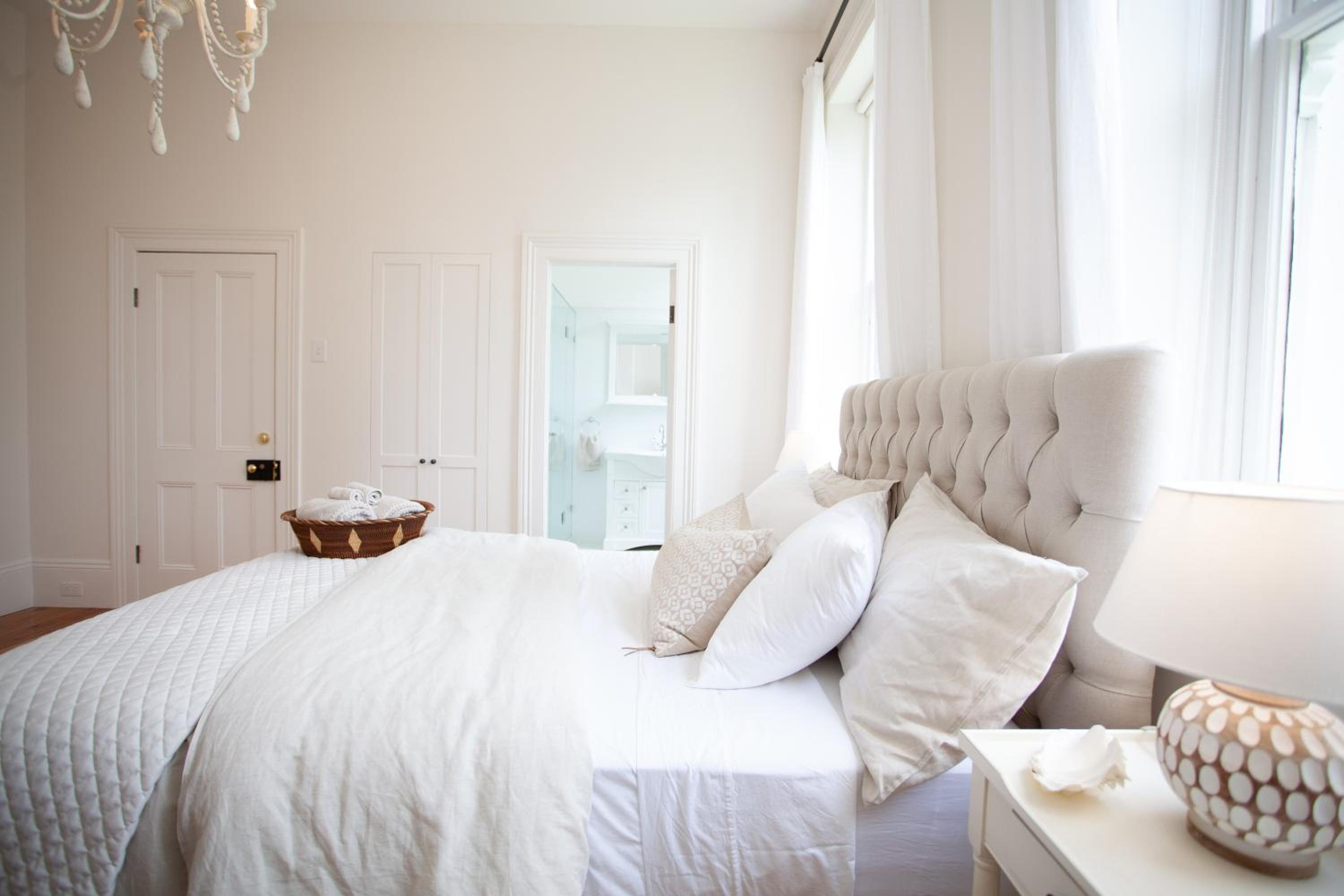 Deluxe Queen Suite - Photo 1