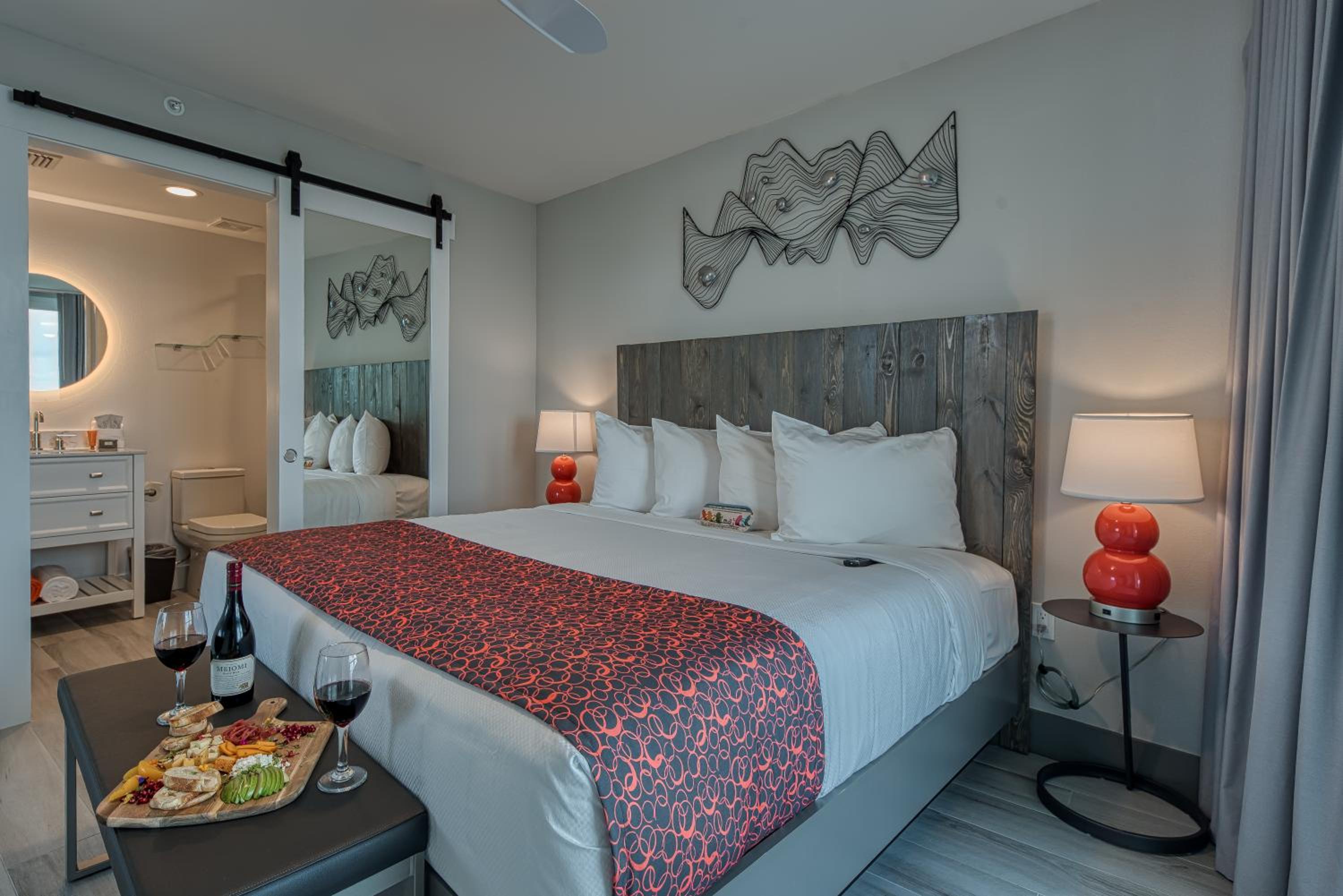 Three-Bedroom Suite with Balcony and Full Water View photo 2