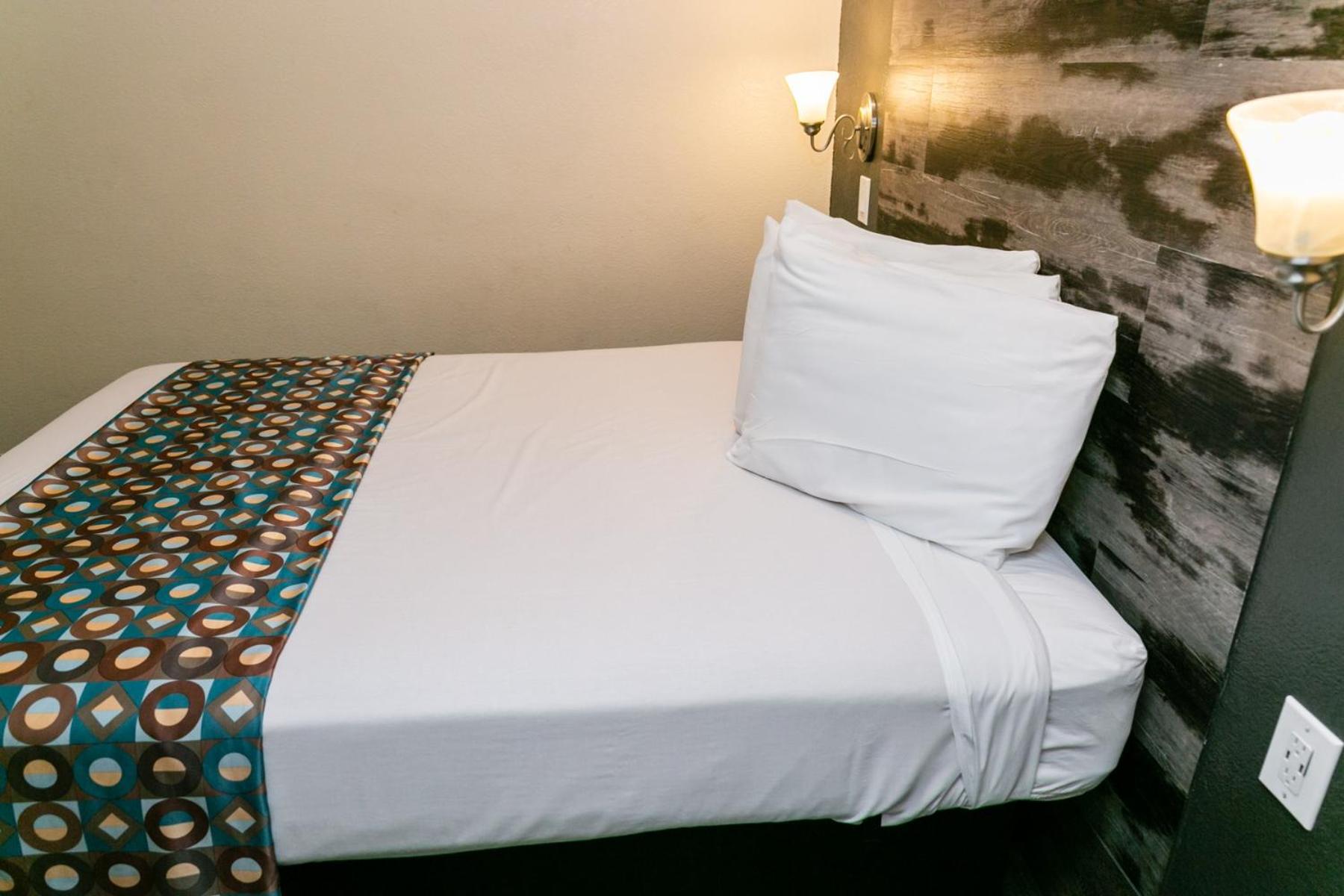 Standard King Room - Photo 1