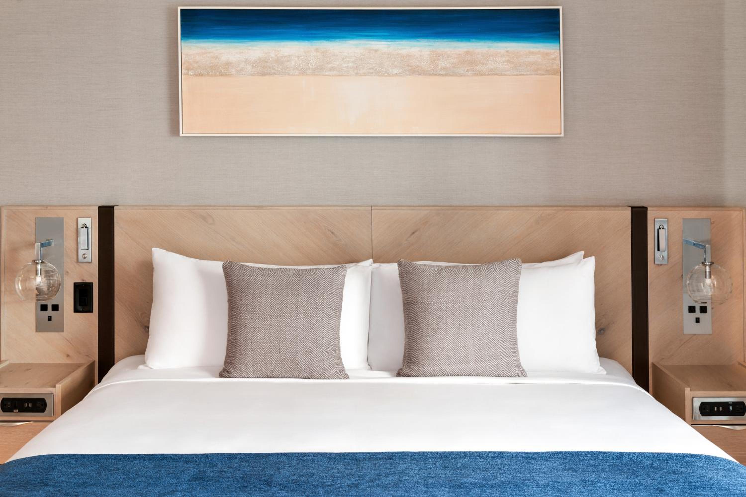 Deluxe King Room - Photo 3