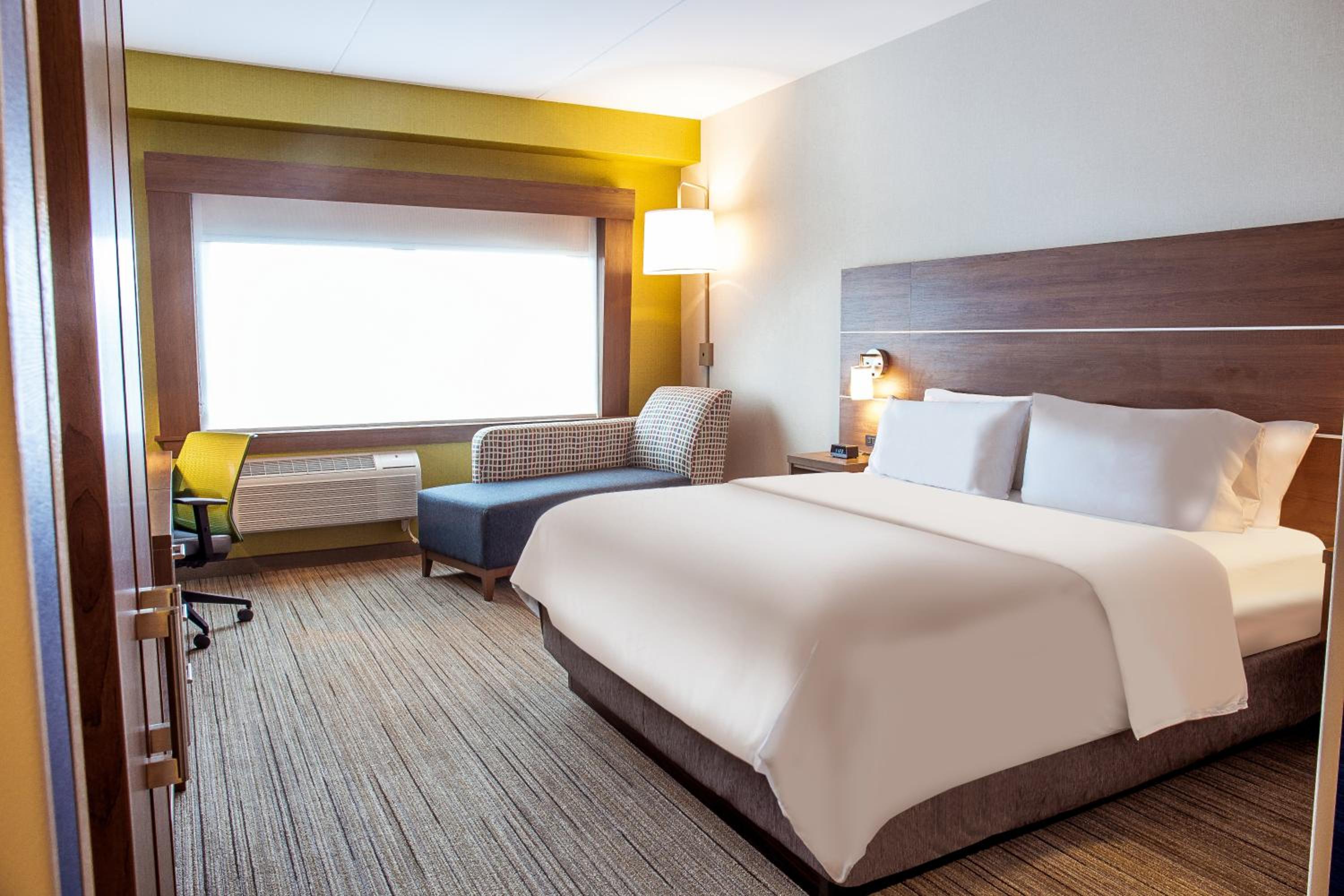 Standard King Room - Photo 3