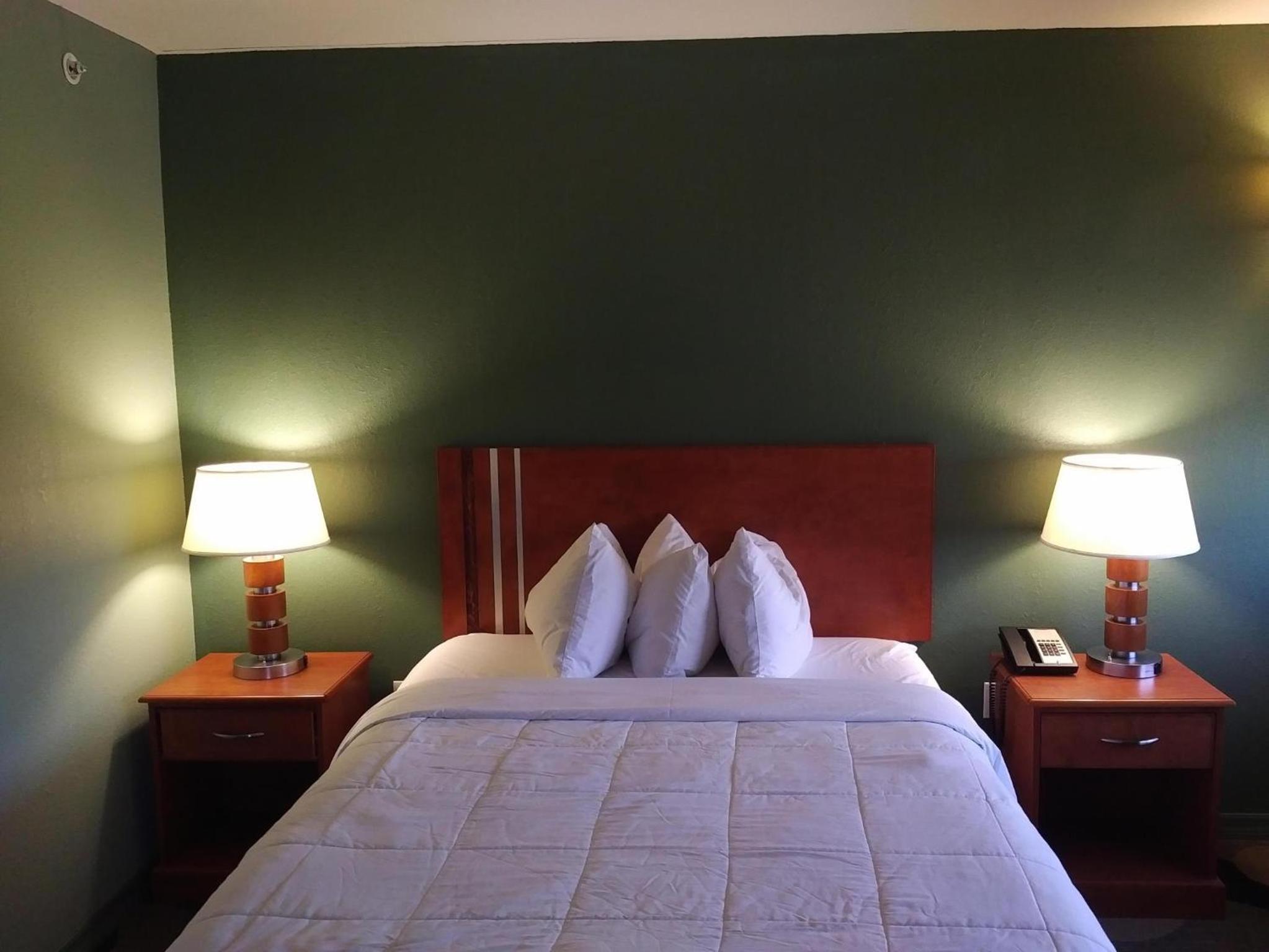 King Room - Non-Smoking photo 1