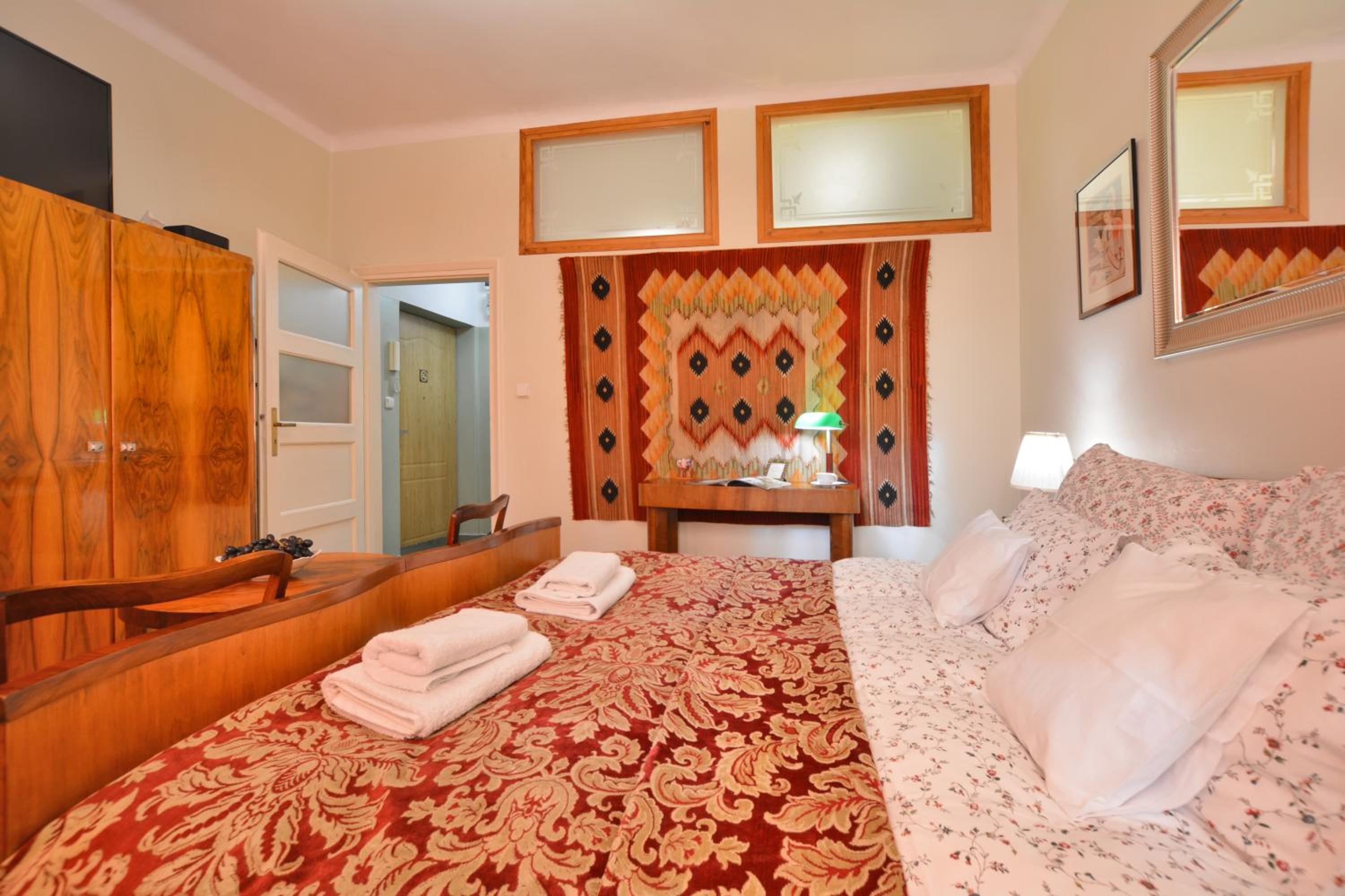 Apartment with Balcony - Photo 20