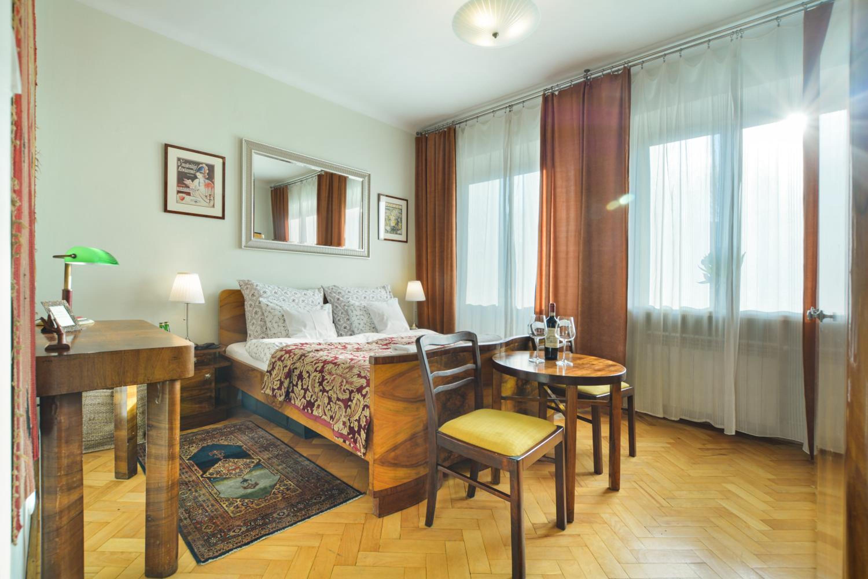 Apartment with Balcony - Photo 23