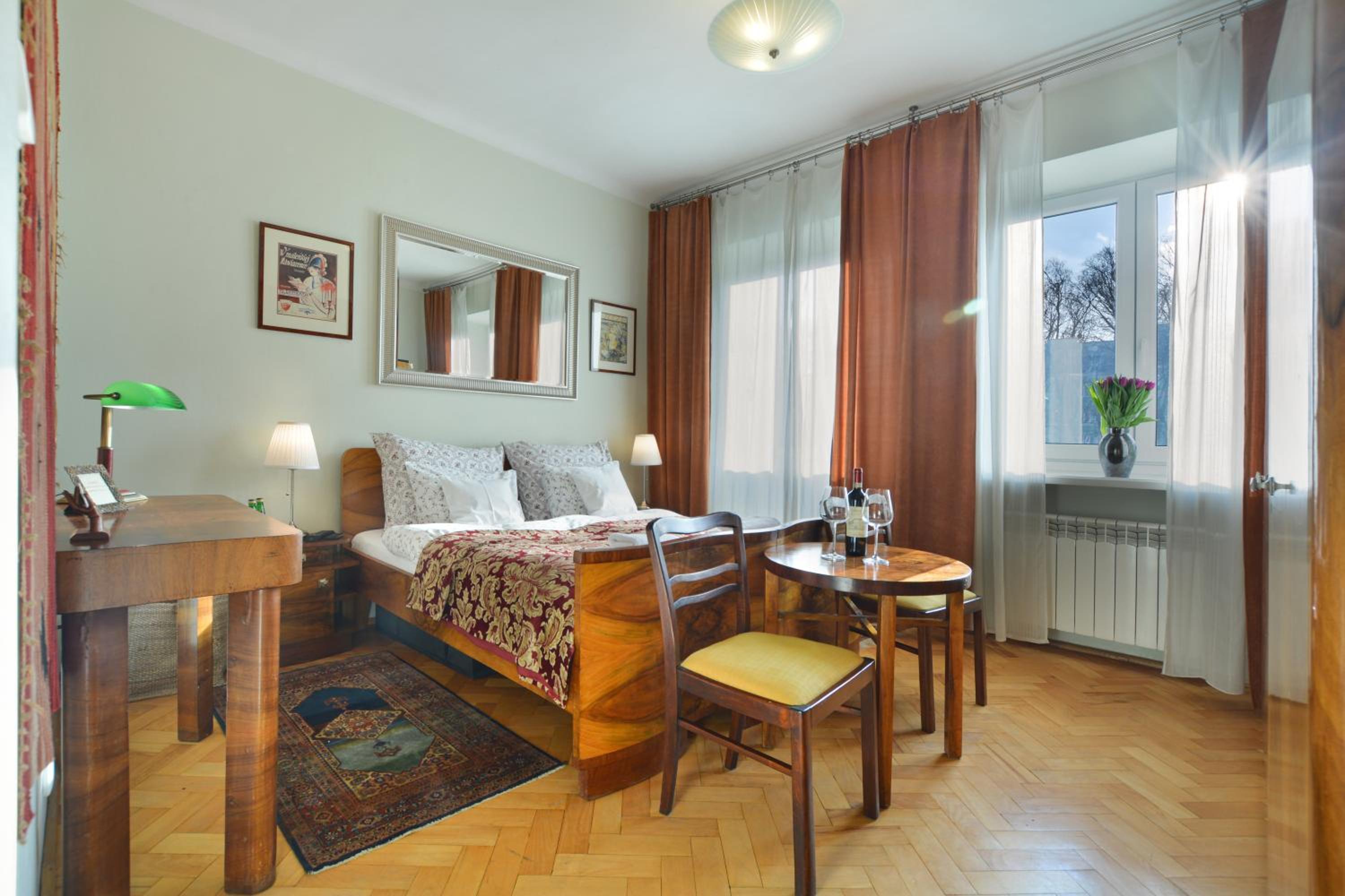 Apartment with Balcony - Photo 27