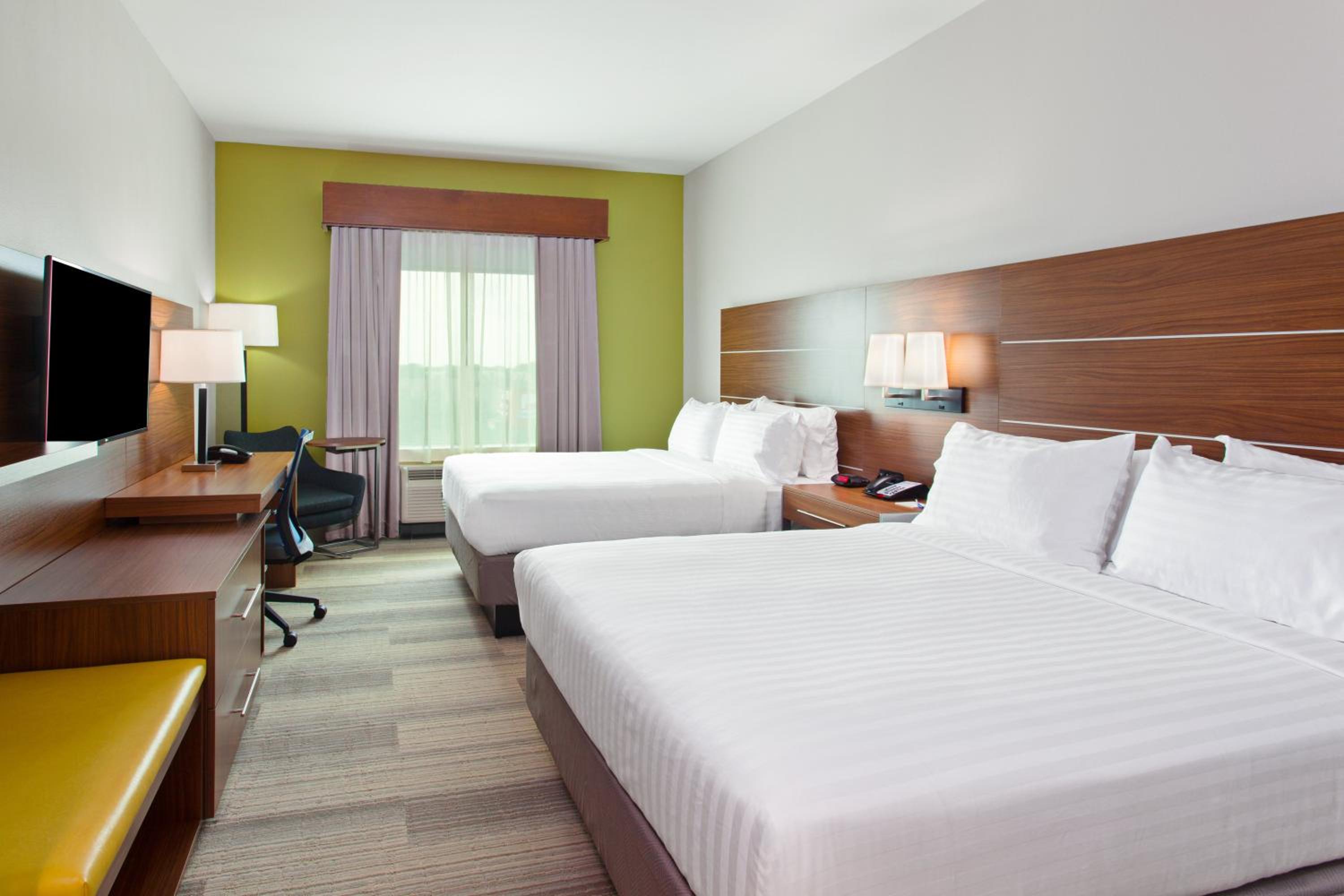 Standard Queen Room with Two Queen Beds - Communications Accessible photo 1