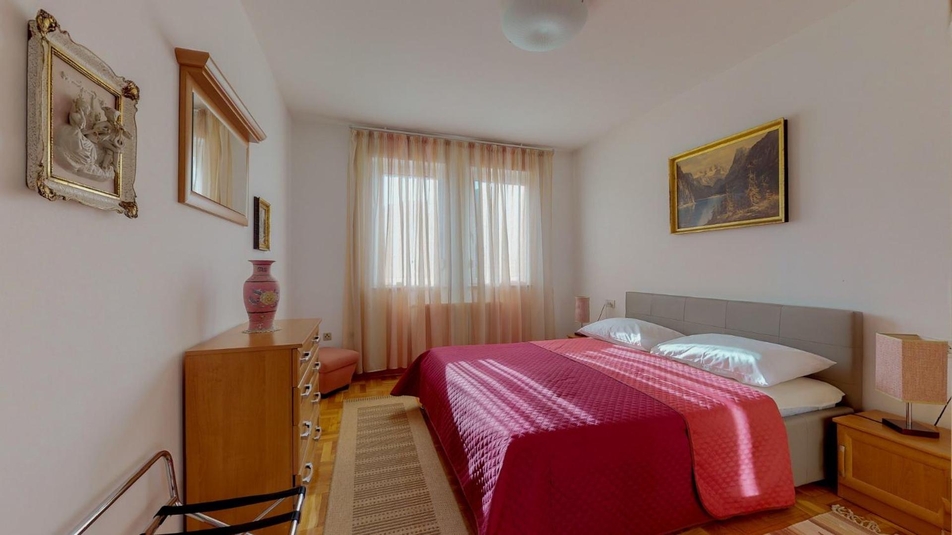 Deluxe Three-Bedroom Apartment with Sea View photo 1