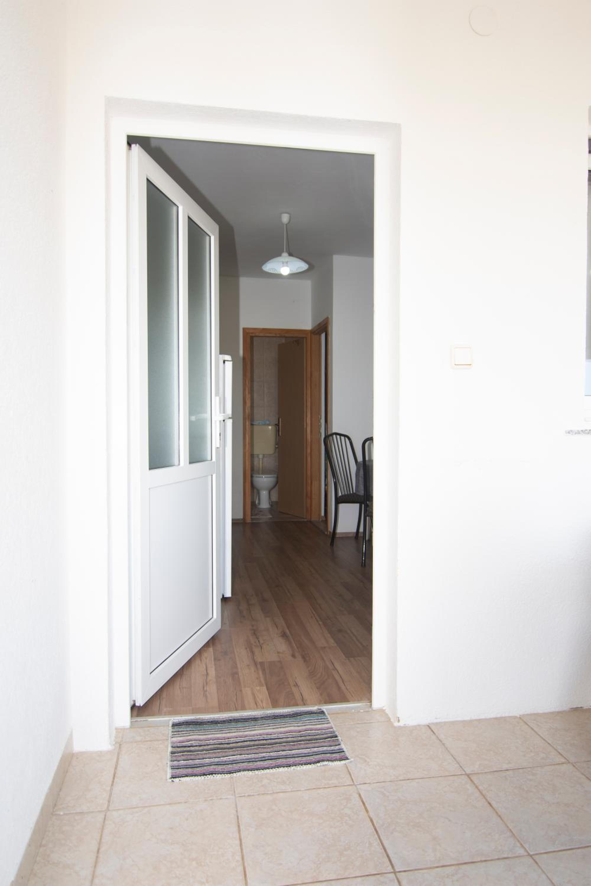 One-Bedroom Apartment - Photo 3