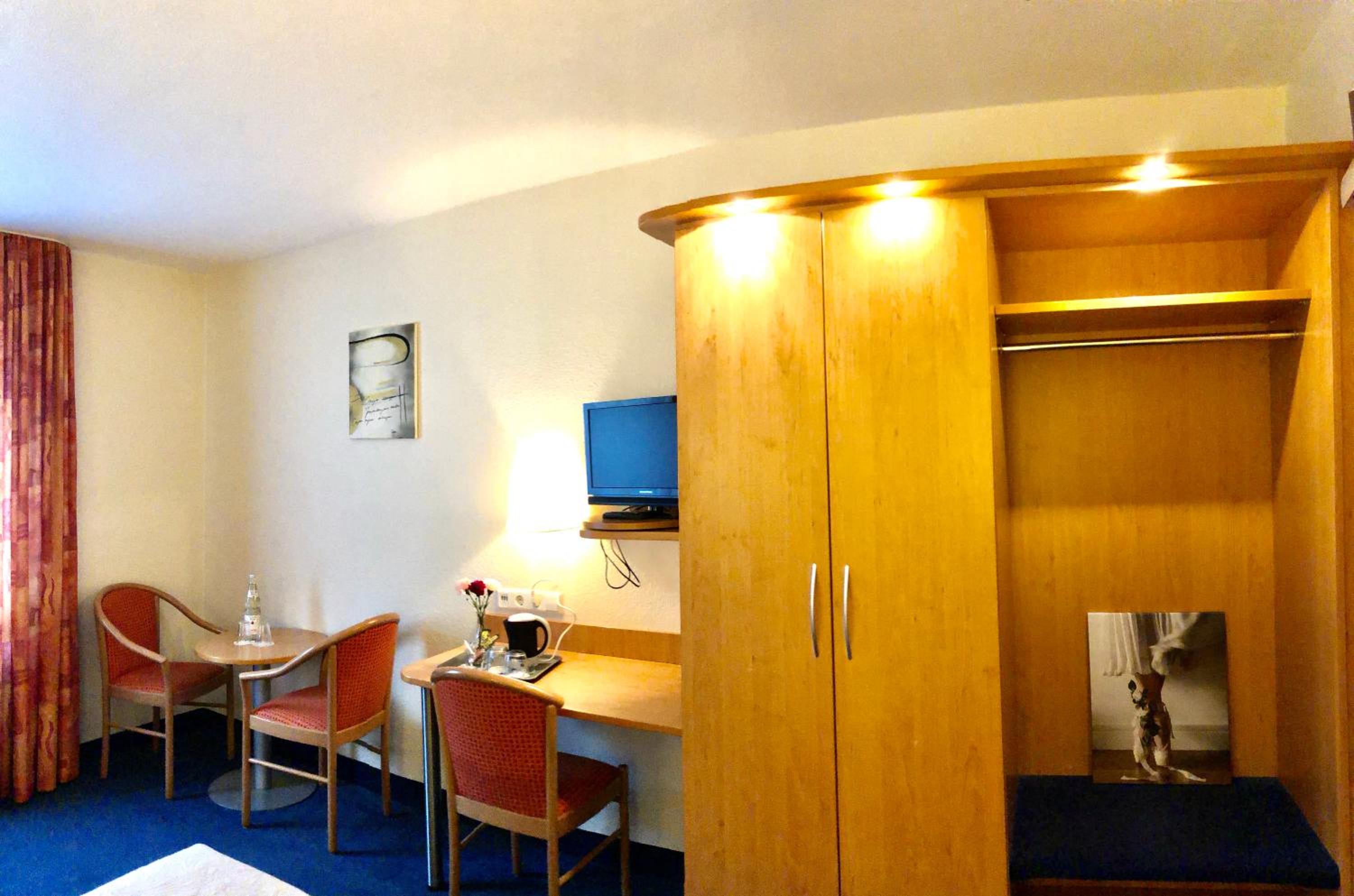 Double Room - Photo 6