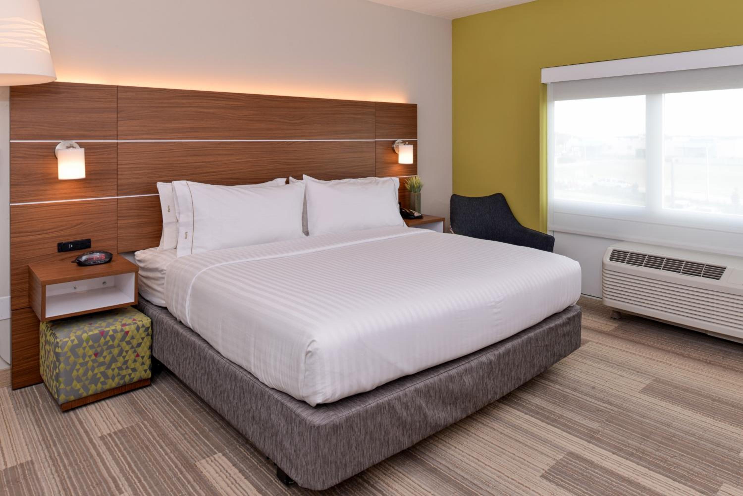 Standard King Room - Communications Accessible