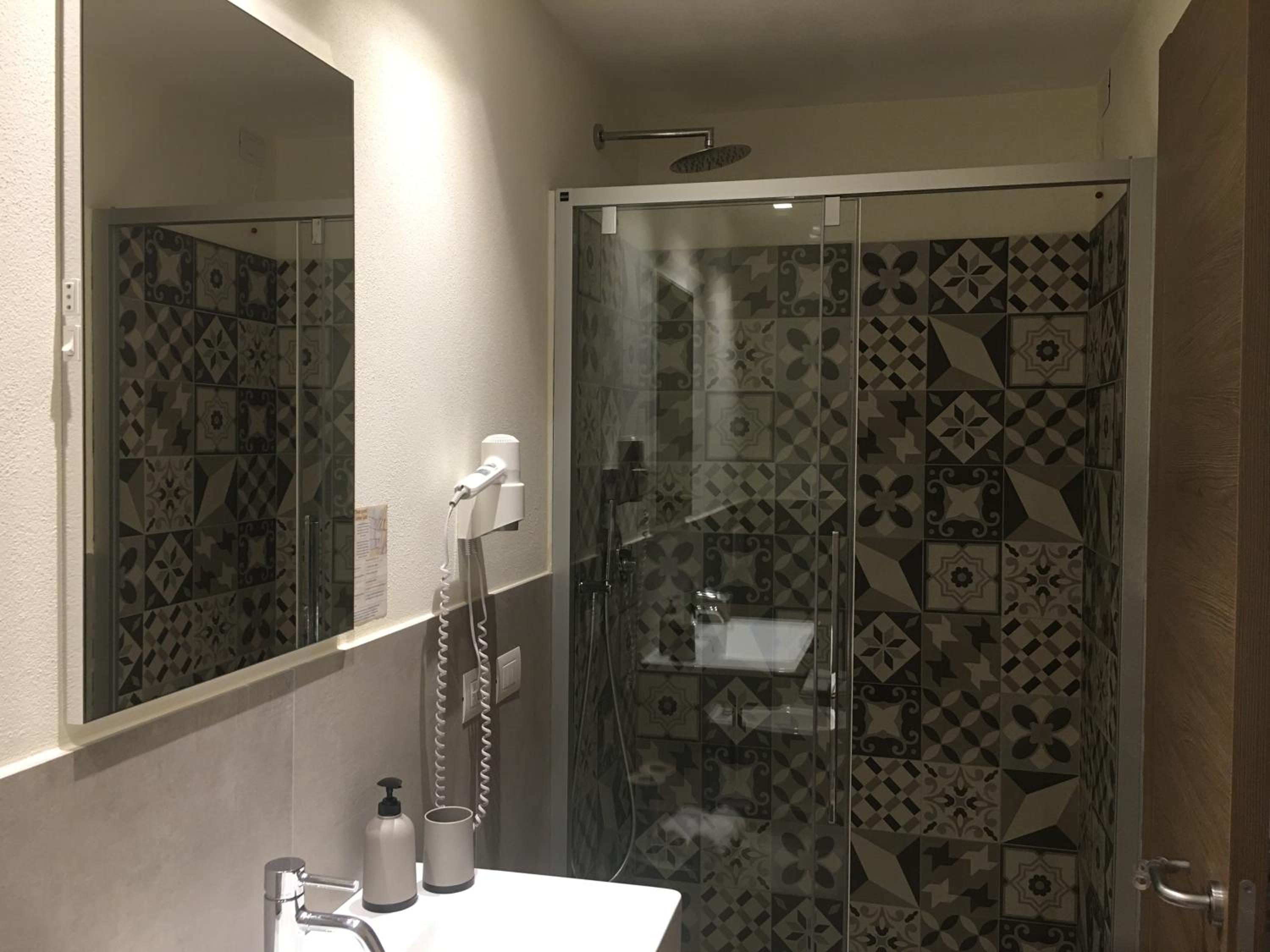 Double or Twin Room - Photo 7