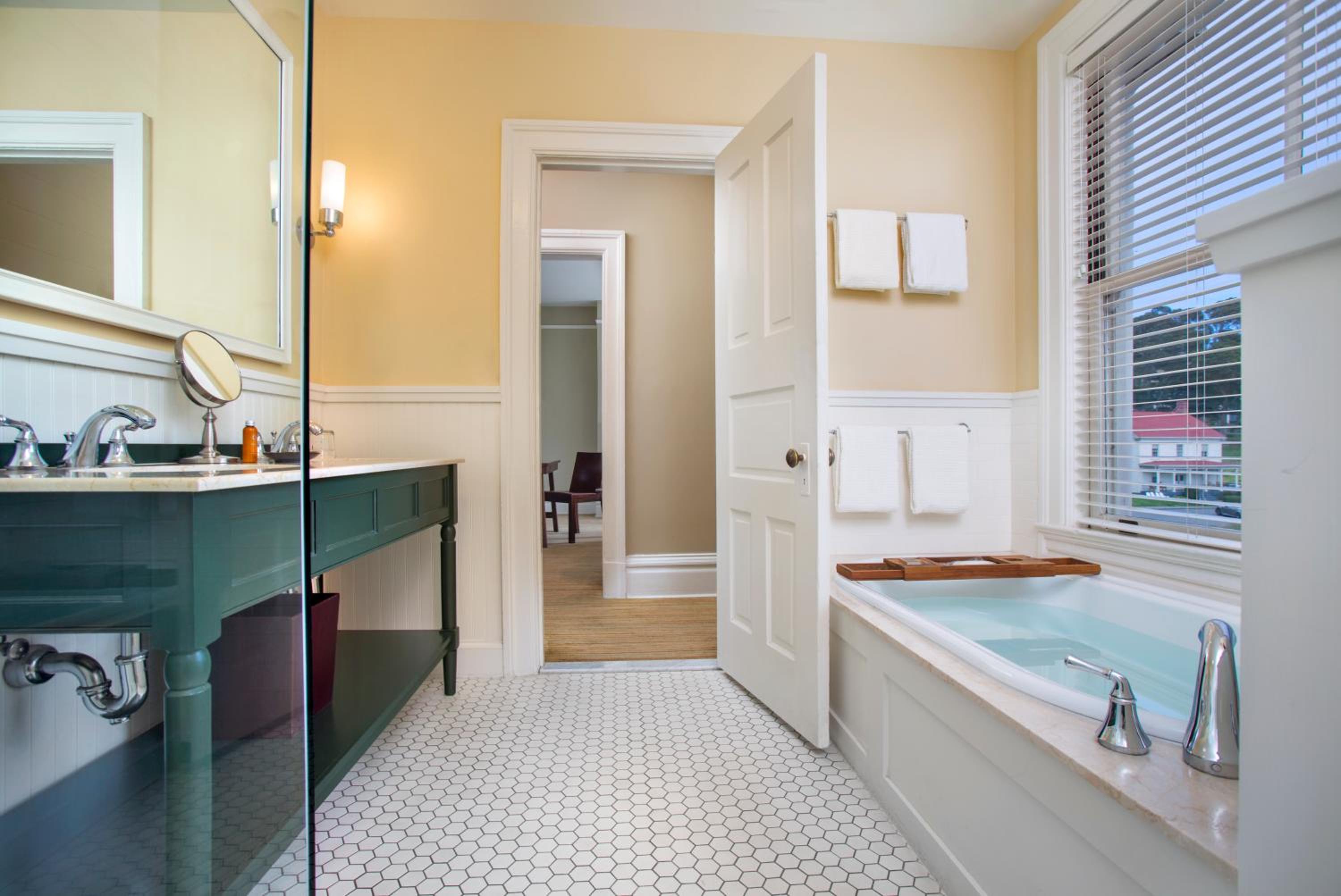 Queen Room - Photo 7