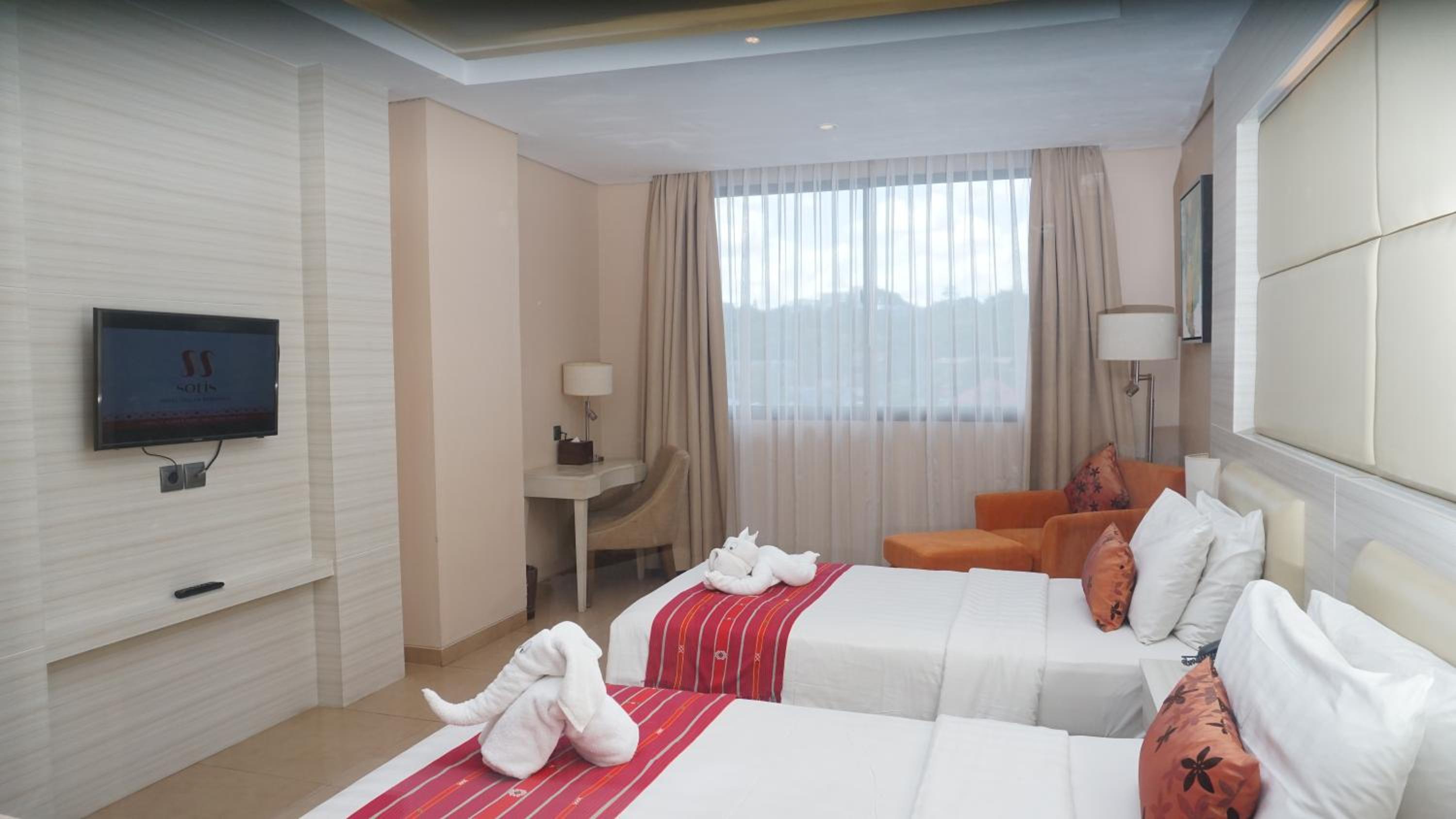 Deluxe Twin Room with City View