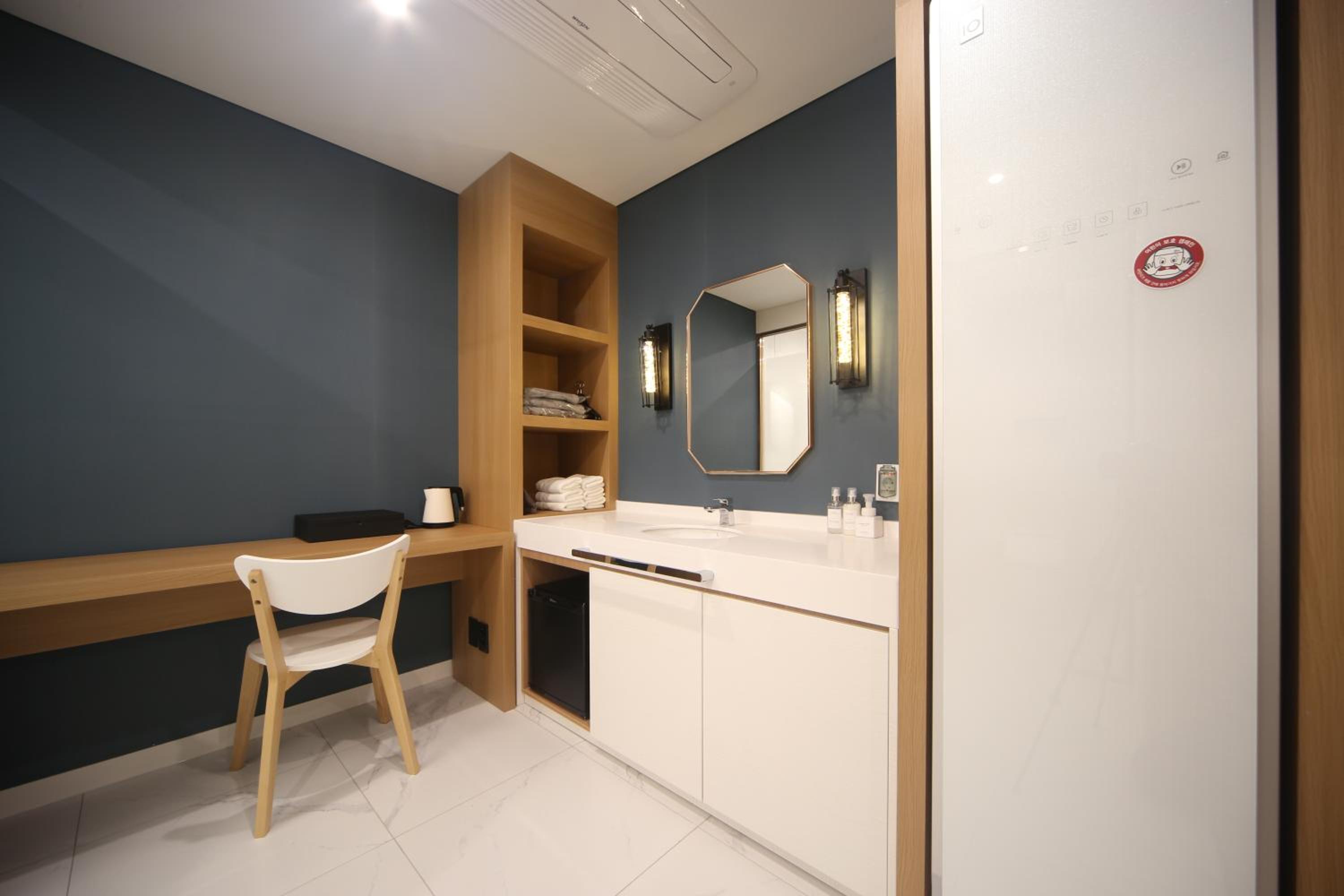 Deluxe Twin Room - Photo 10