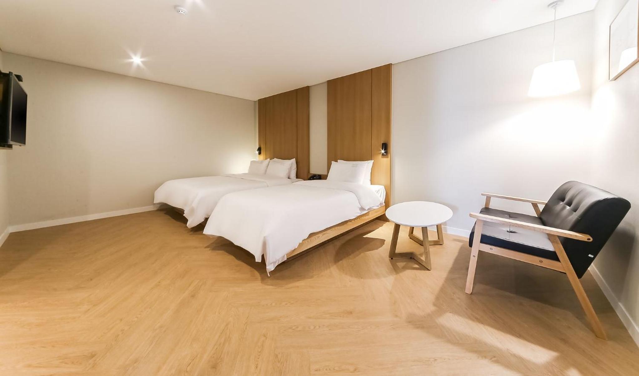 Deluxe Twin Room - Photo 8