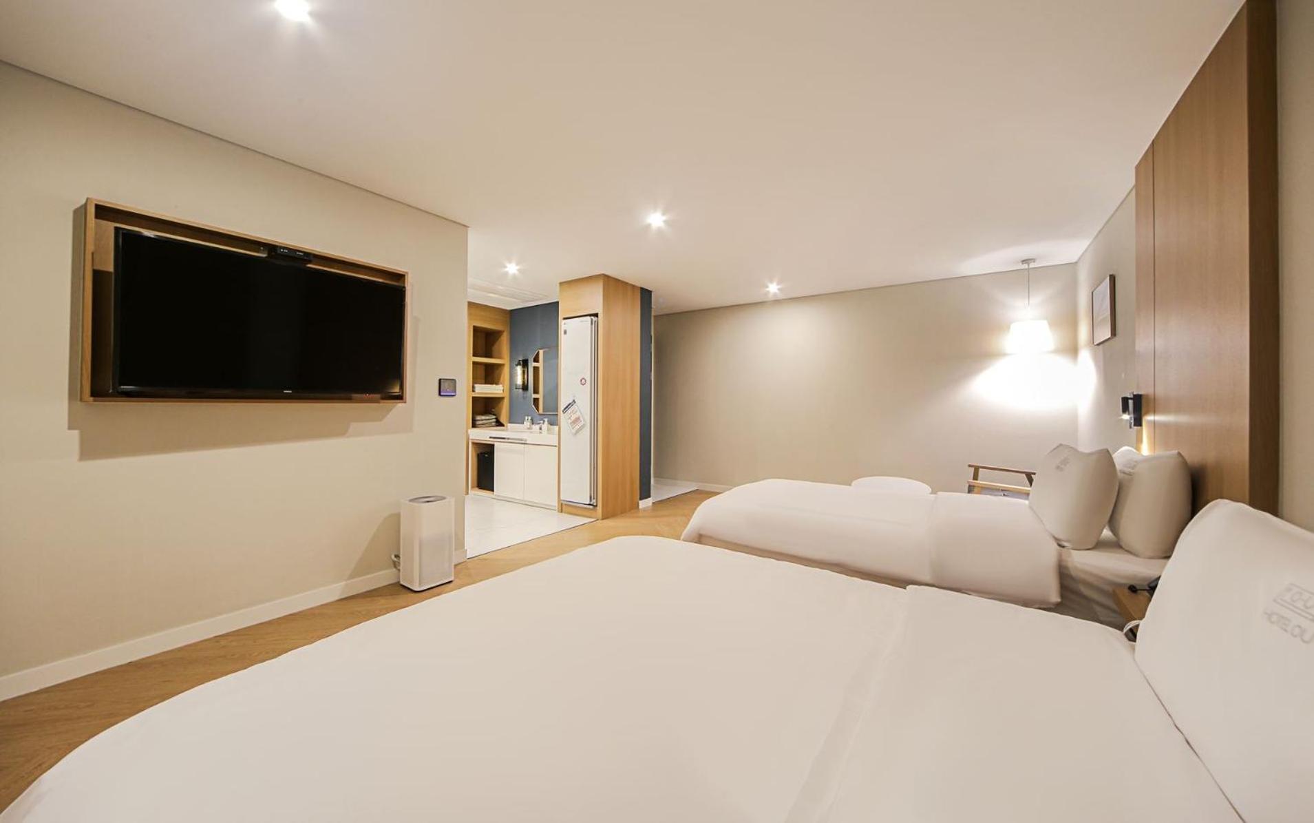 Deluxe Twin Room - Photo 9