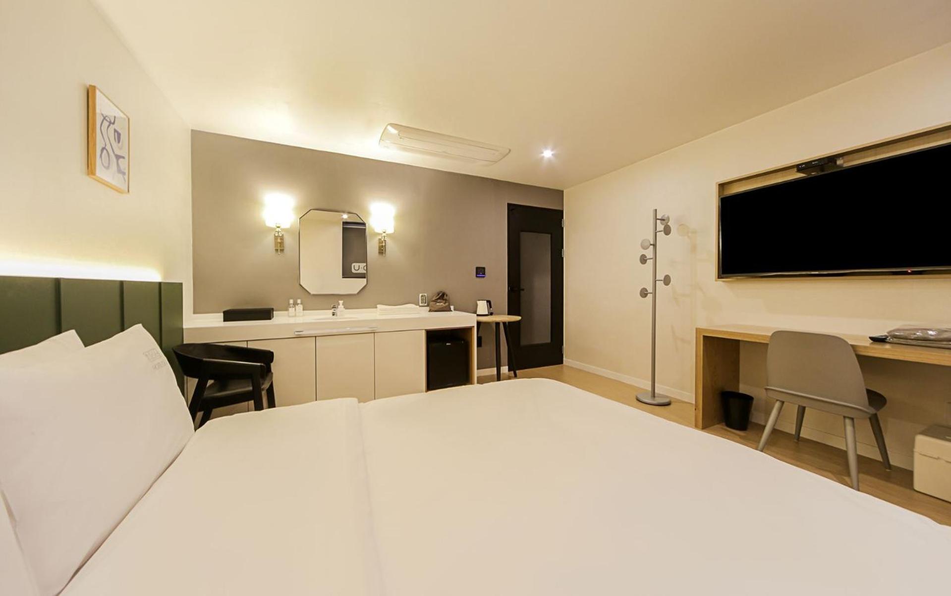 Double Room - Photo 7