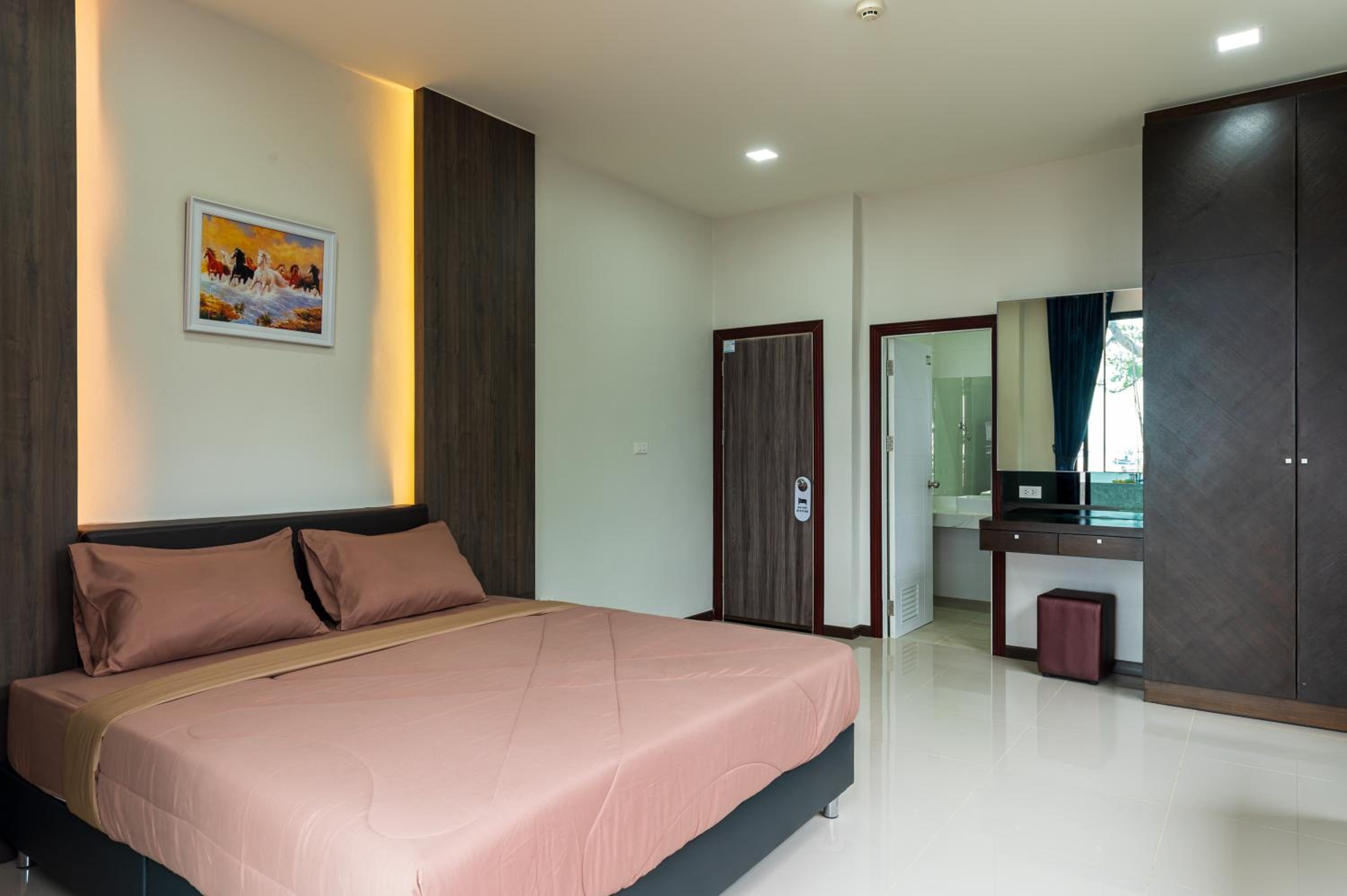 Double Room with Pool View - Photo 9