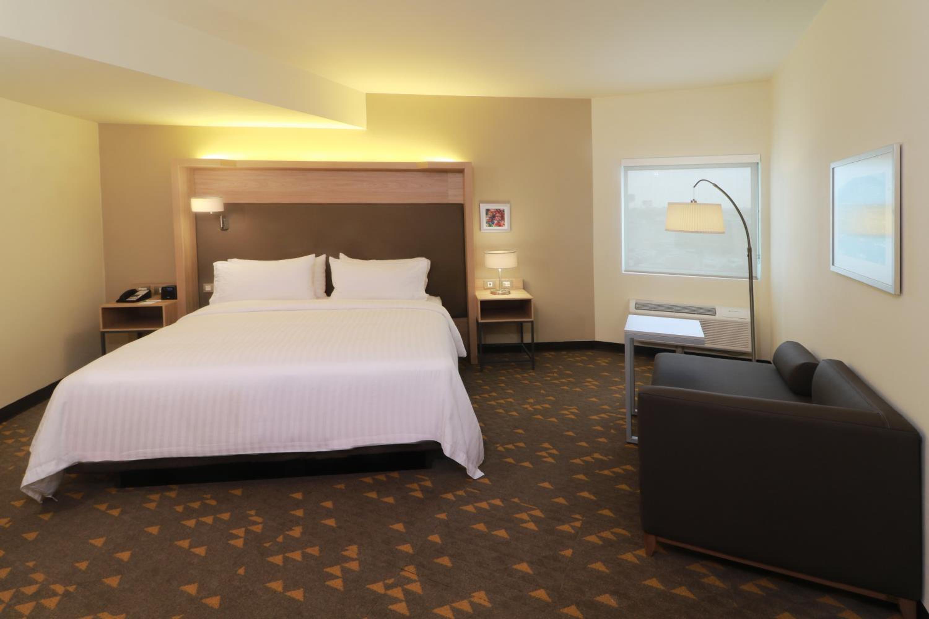 Standard King Room - Photo 4