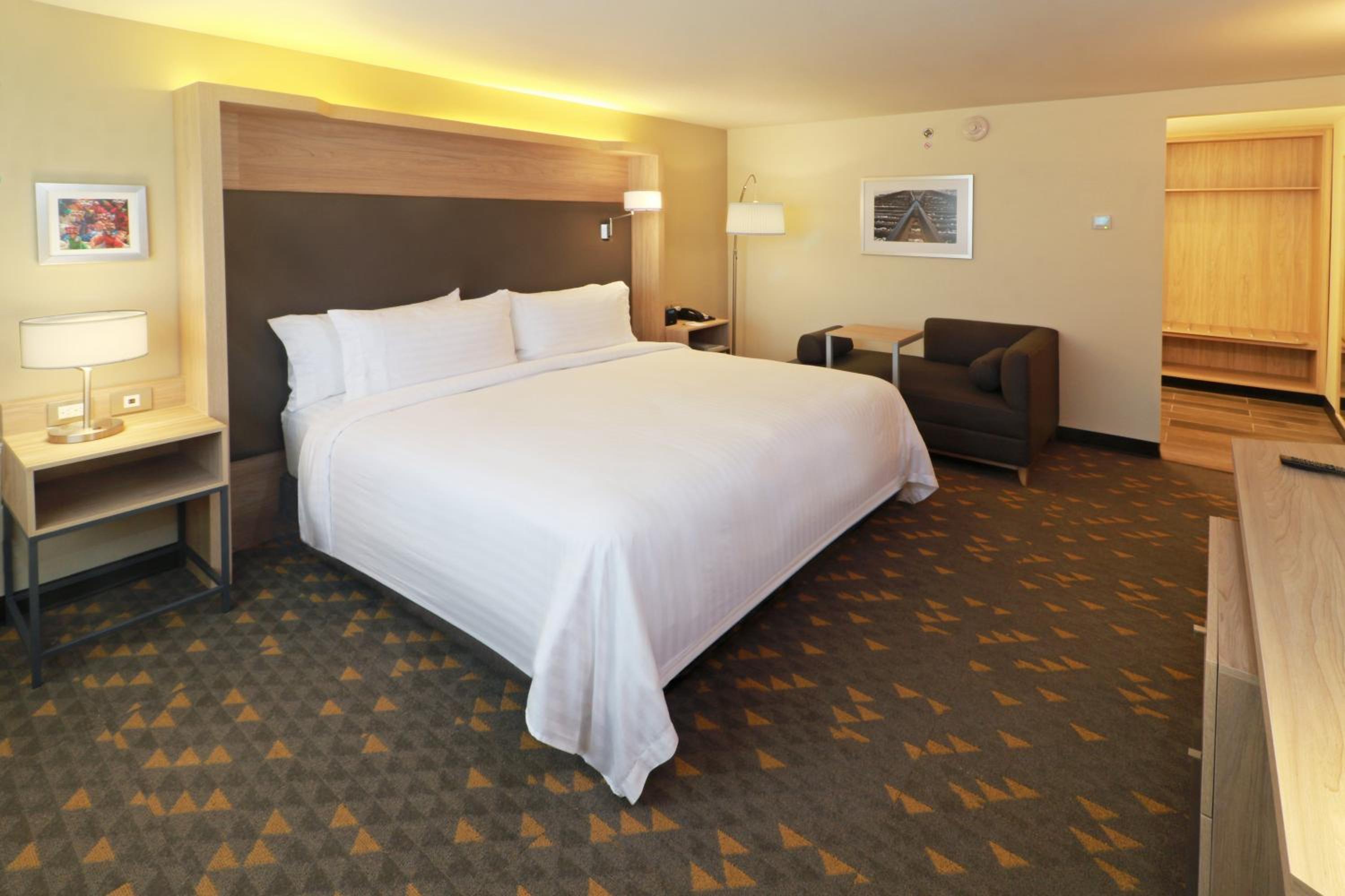 King Suite - Photo 3
