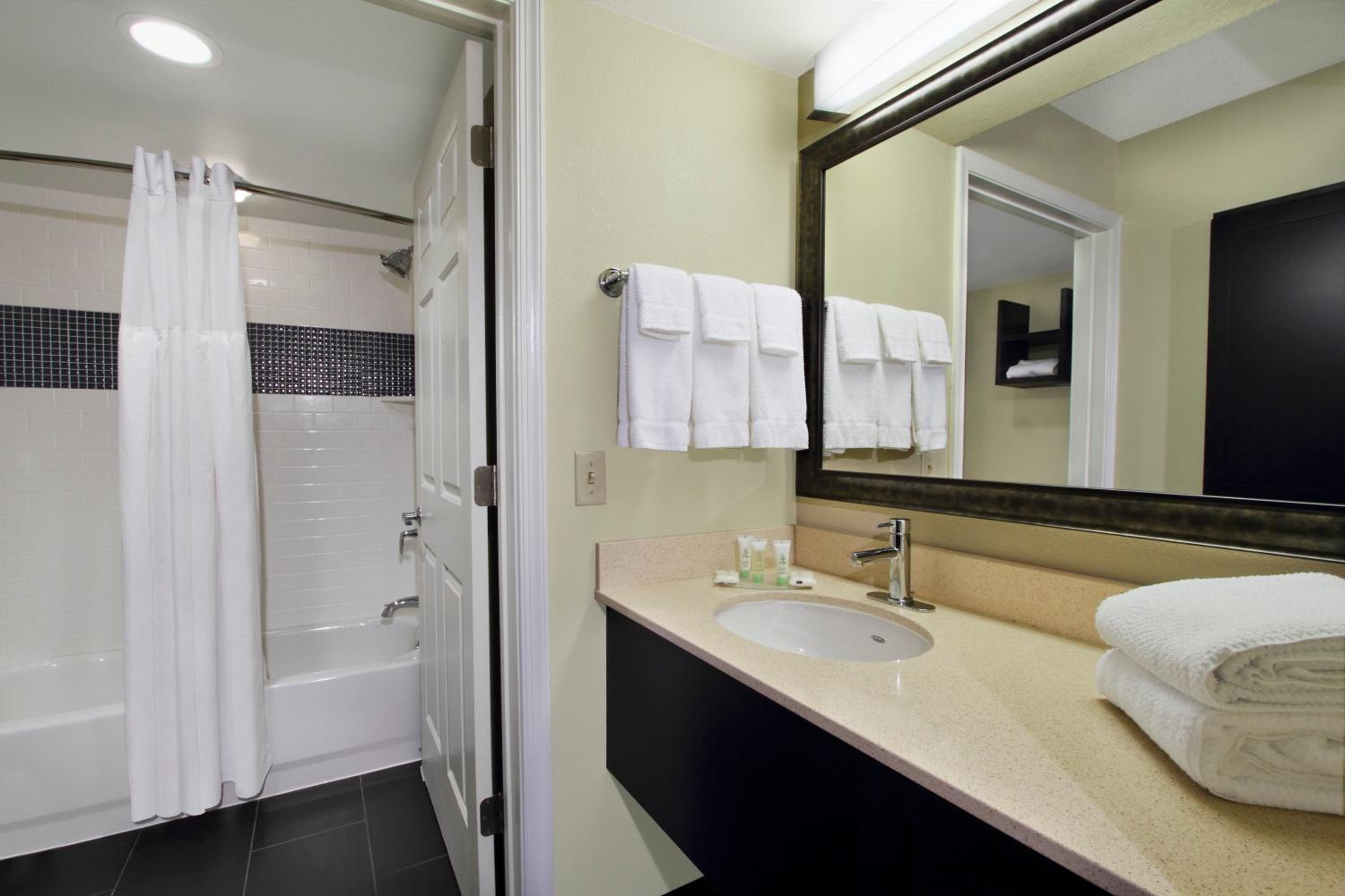 One-Bedroom King Suite - Photo 5
