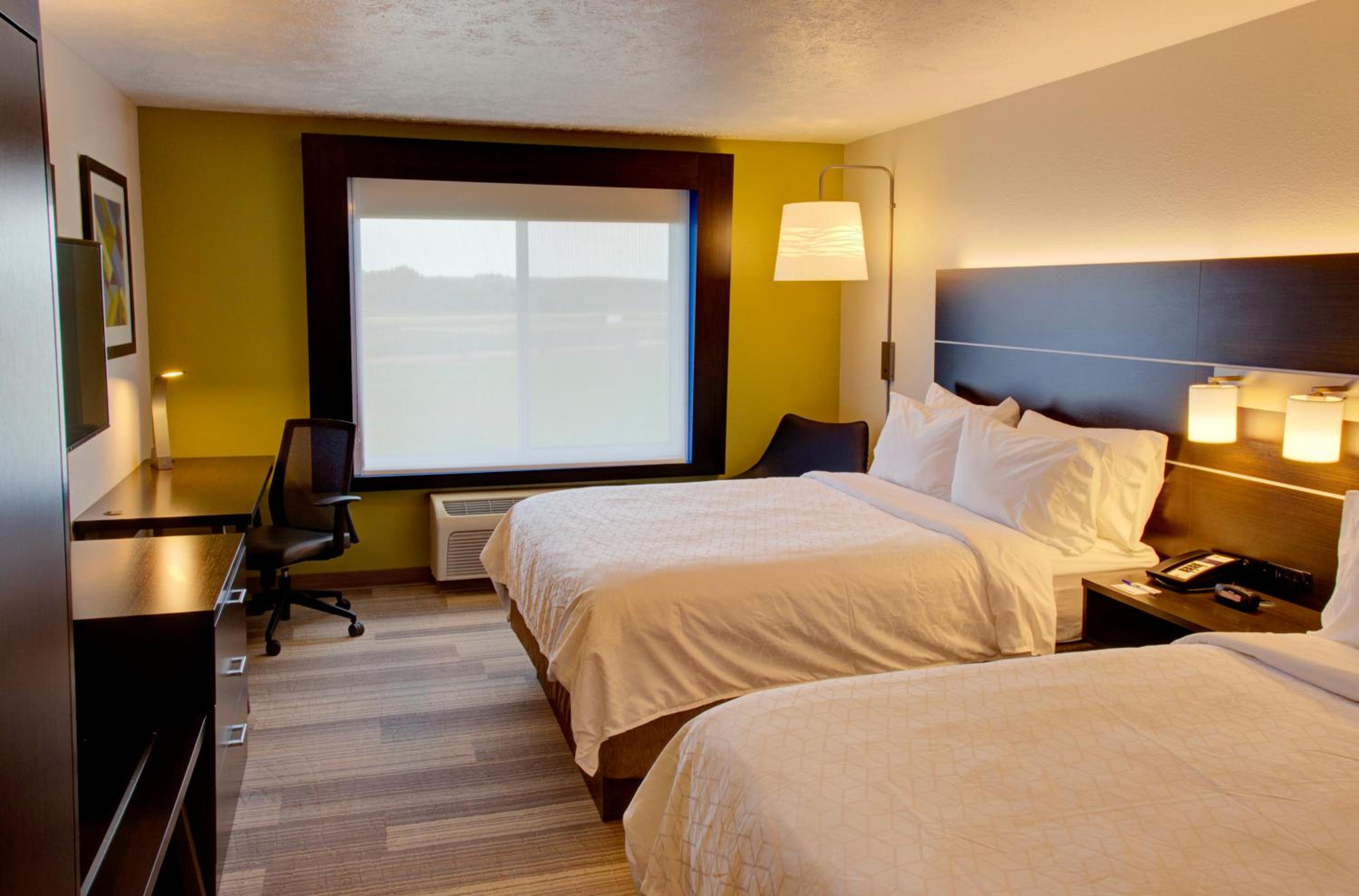 Standard Queen Room with Two Queen Beds - Photo 1