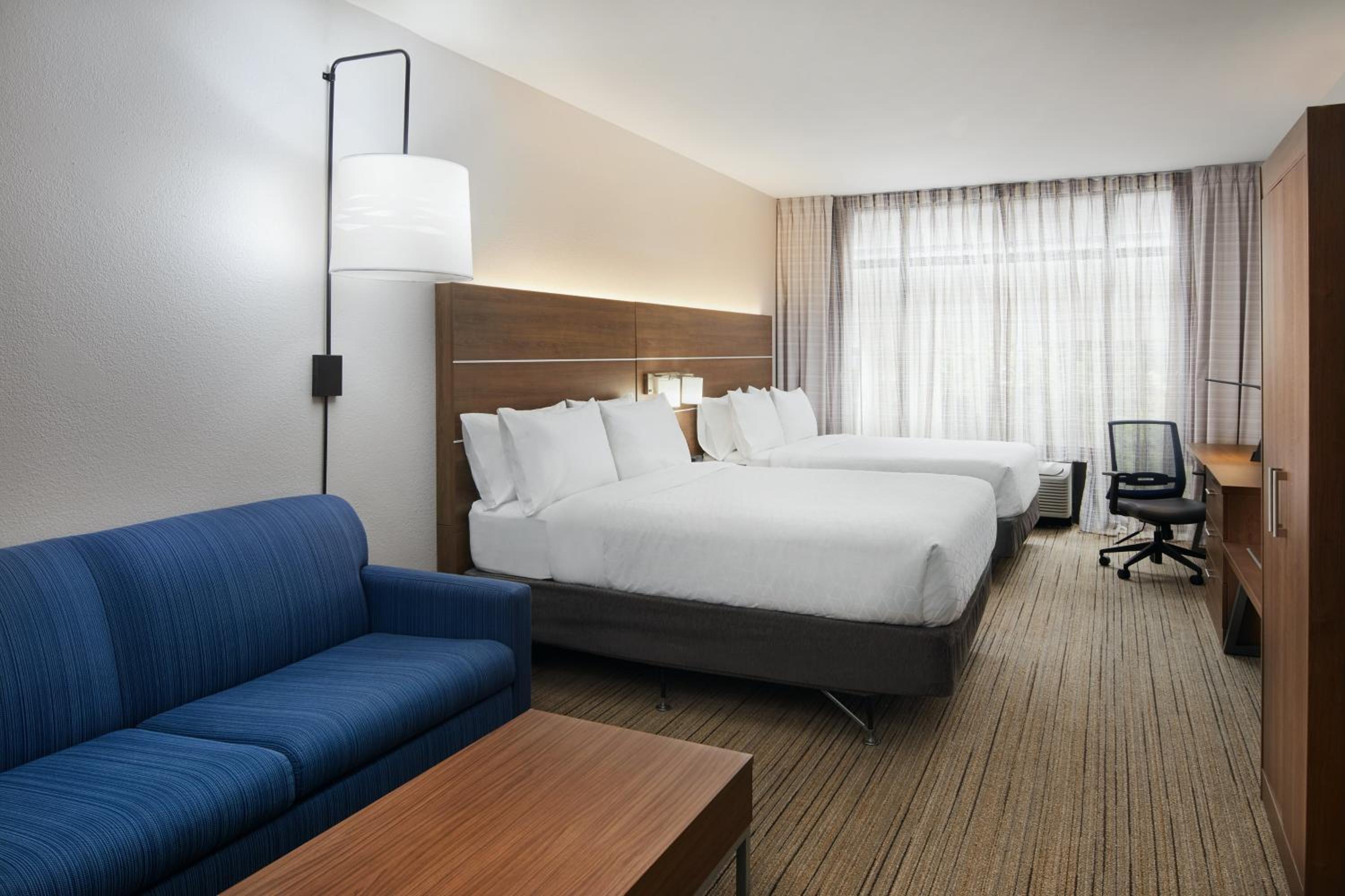 Suite with Two Queen Beds - Photo 2