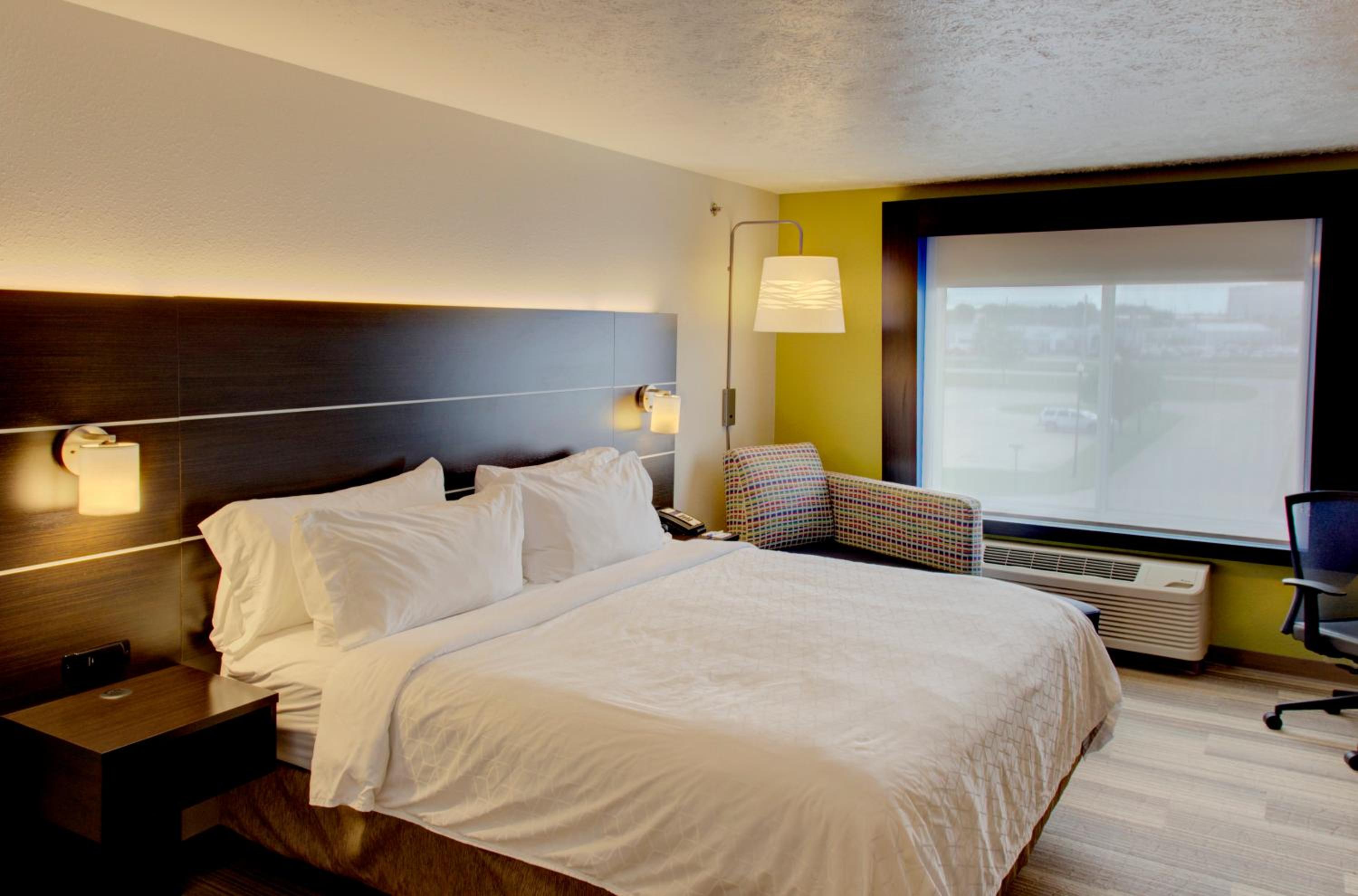 Standard King Room - Photo 1