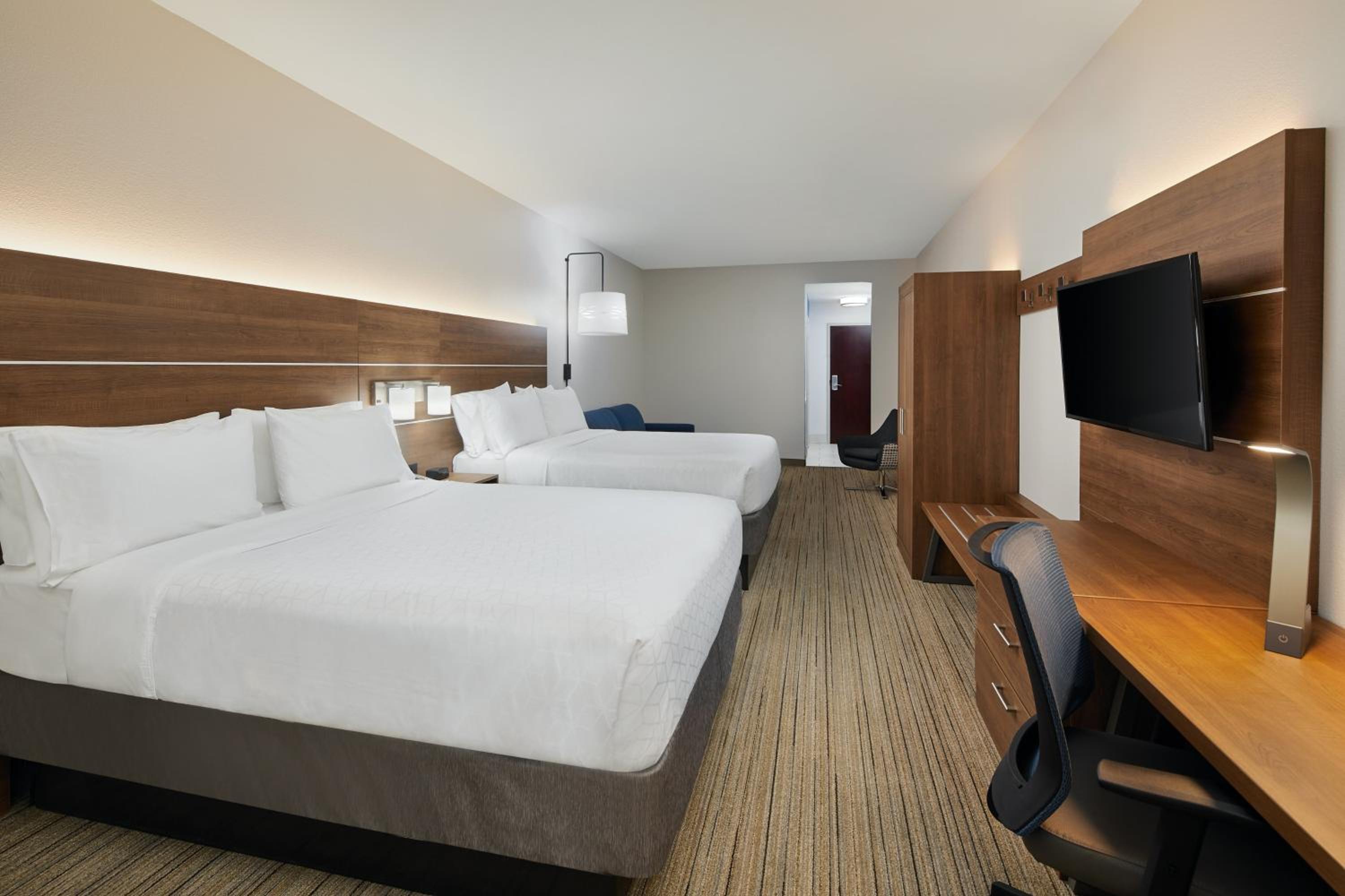 Suite with Two Queen Beds - Photo 3