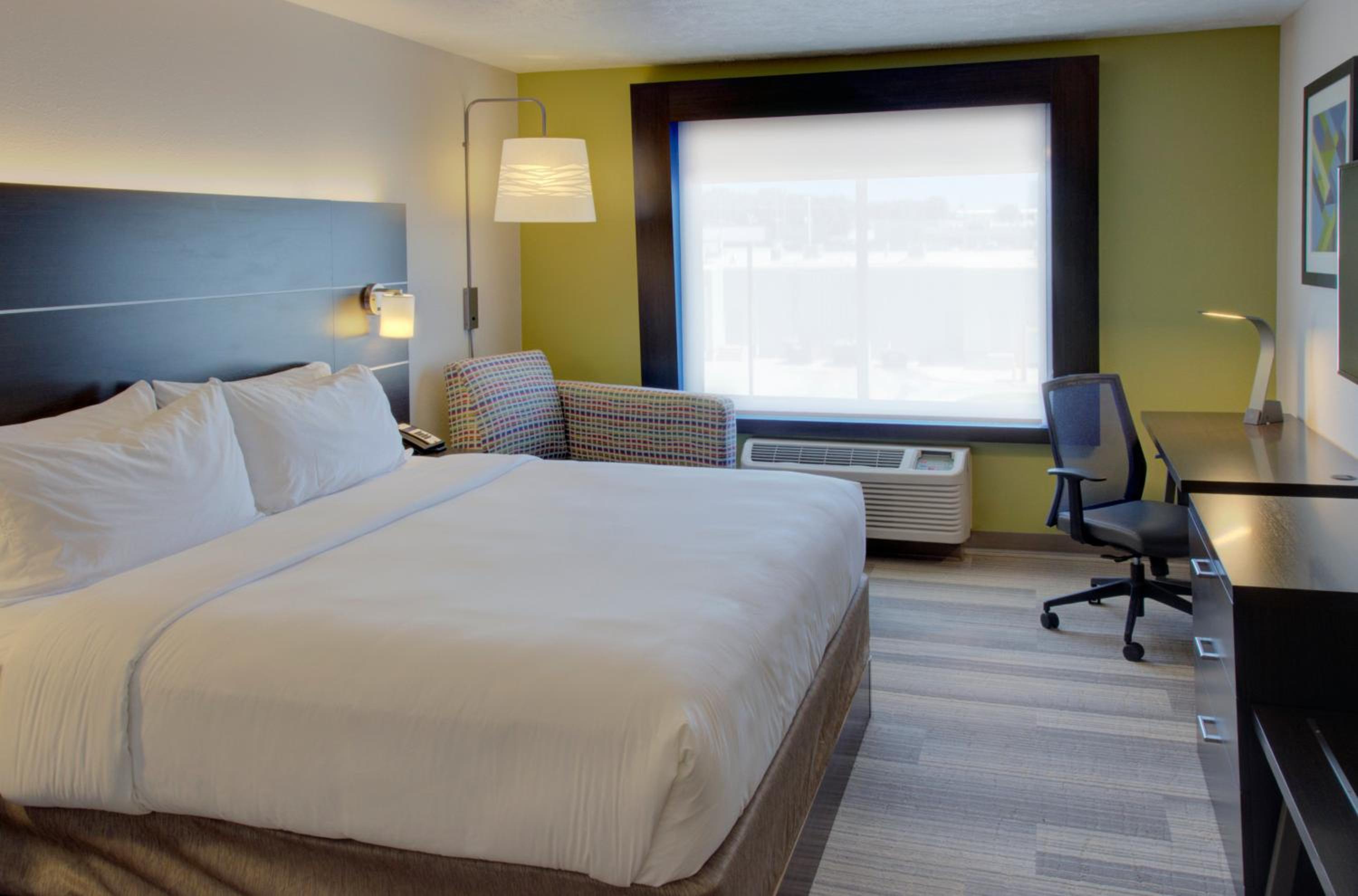 Standard King Room - Photo 4