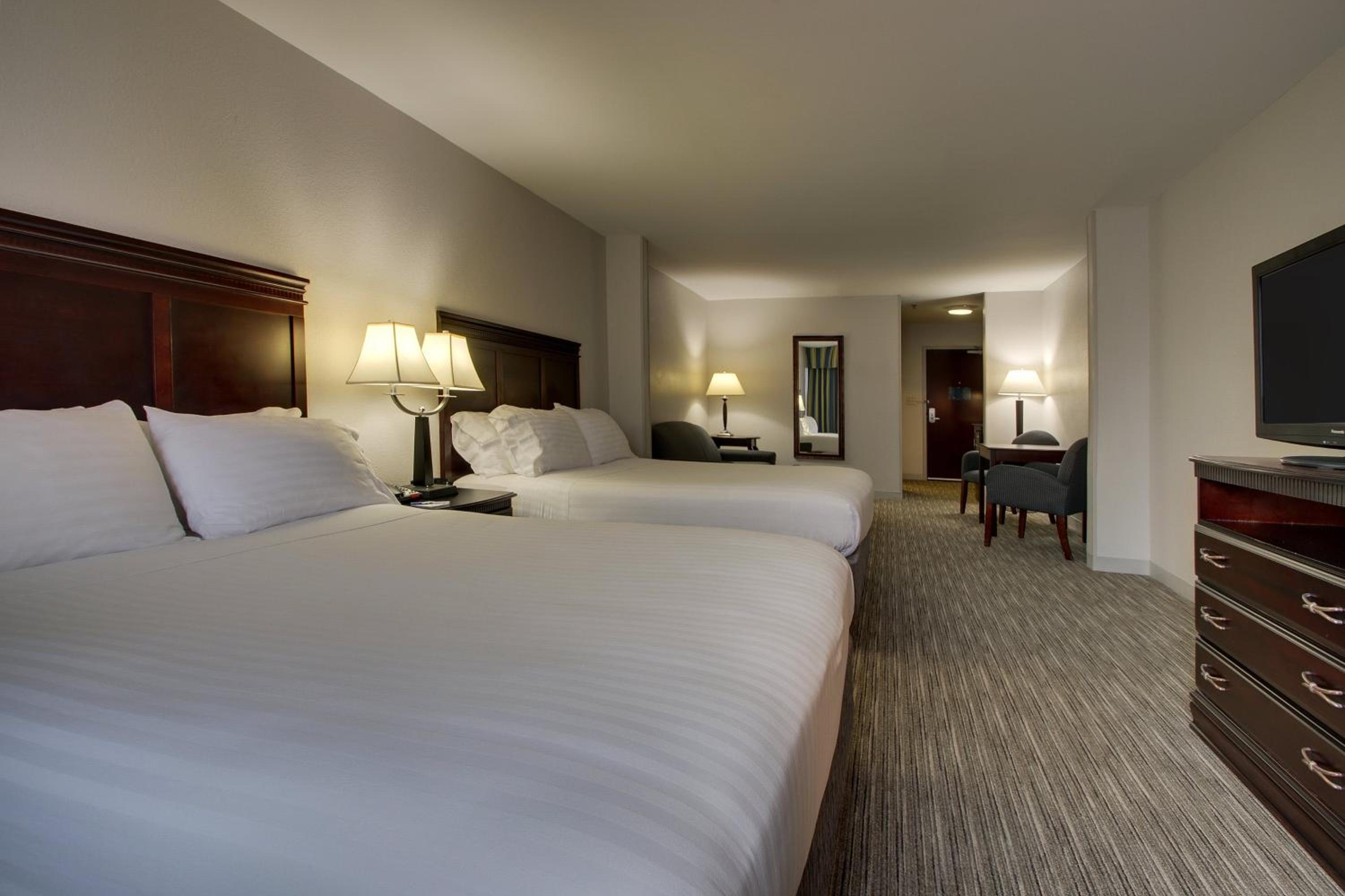 Queen Suite with Two Queen Beds and Sofa Bed - Photo 1