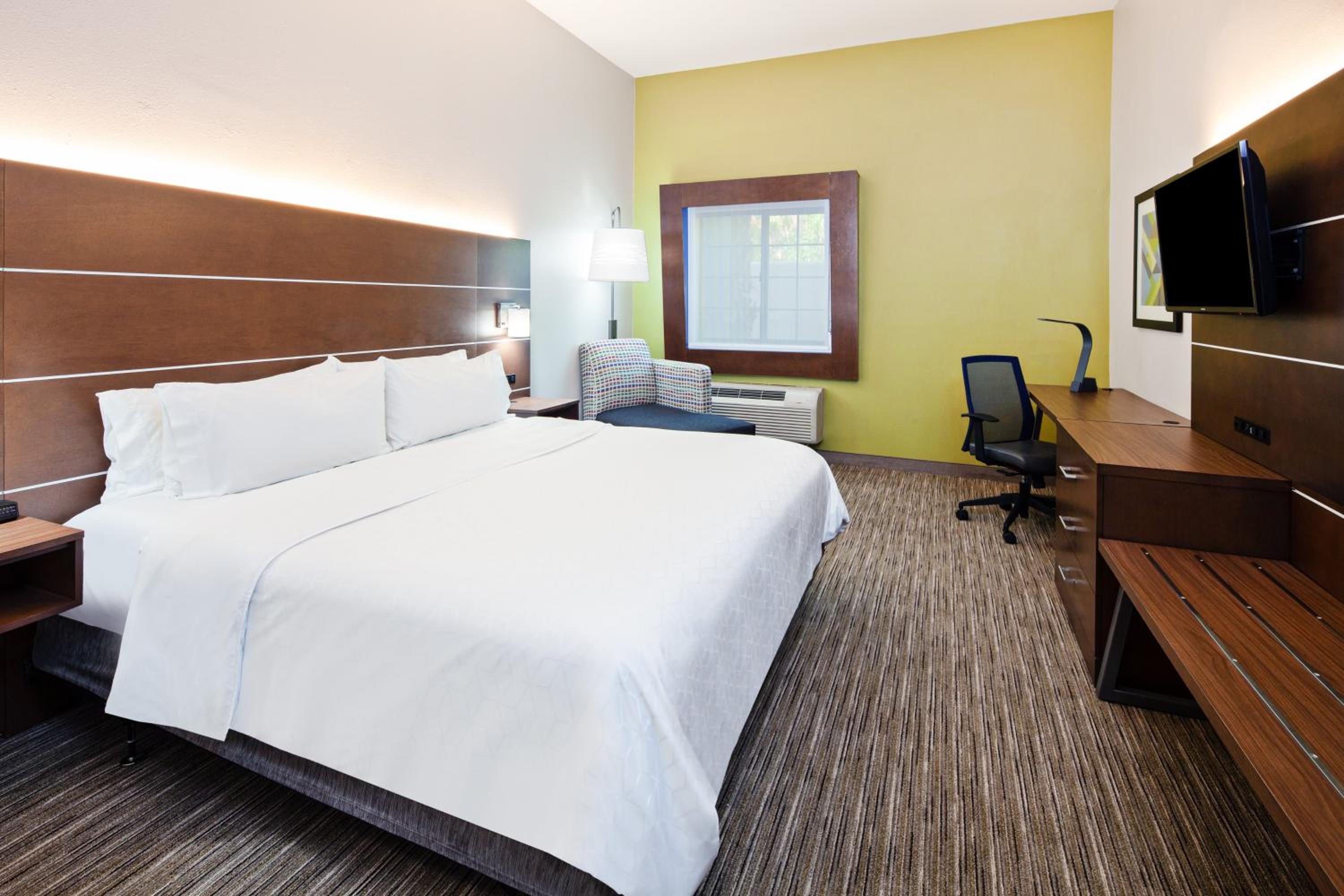 Standard King Room - Photo 2
