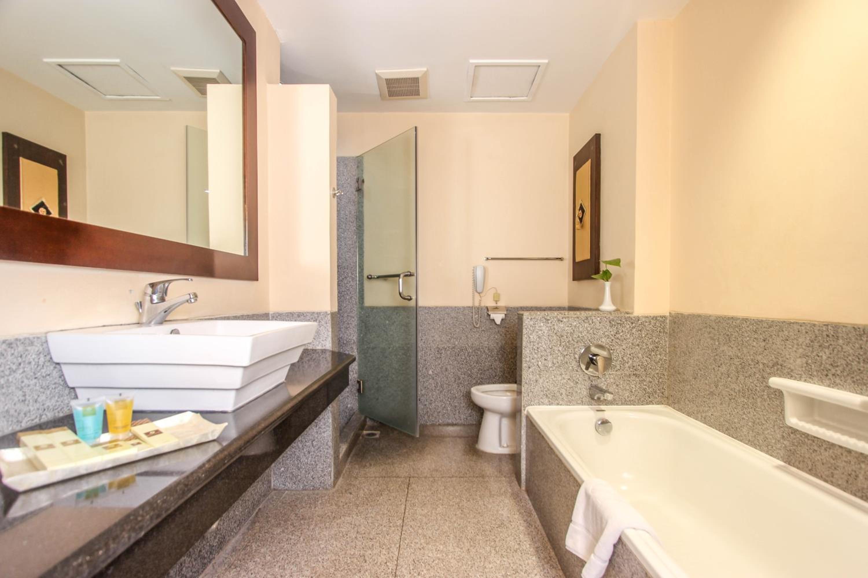Junior Suite Village View - Photo 4