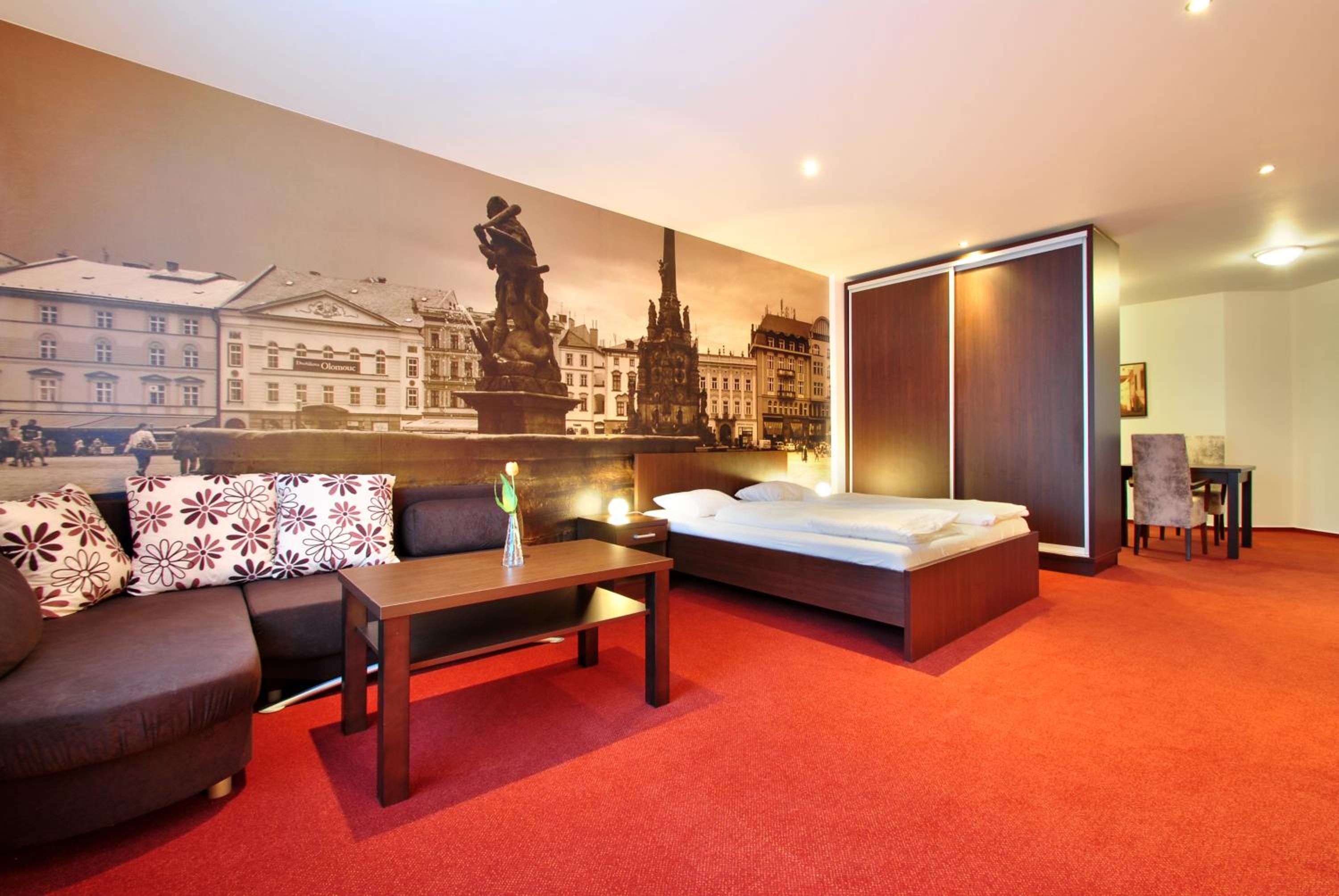 One-Bedroom Apartment