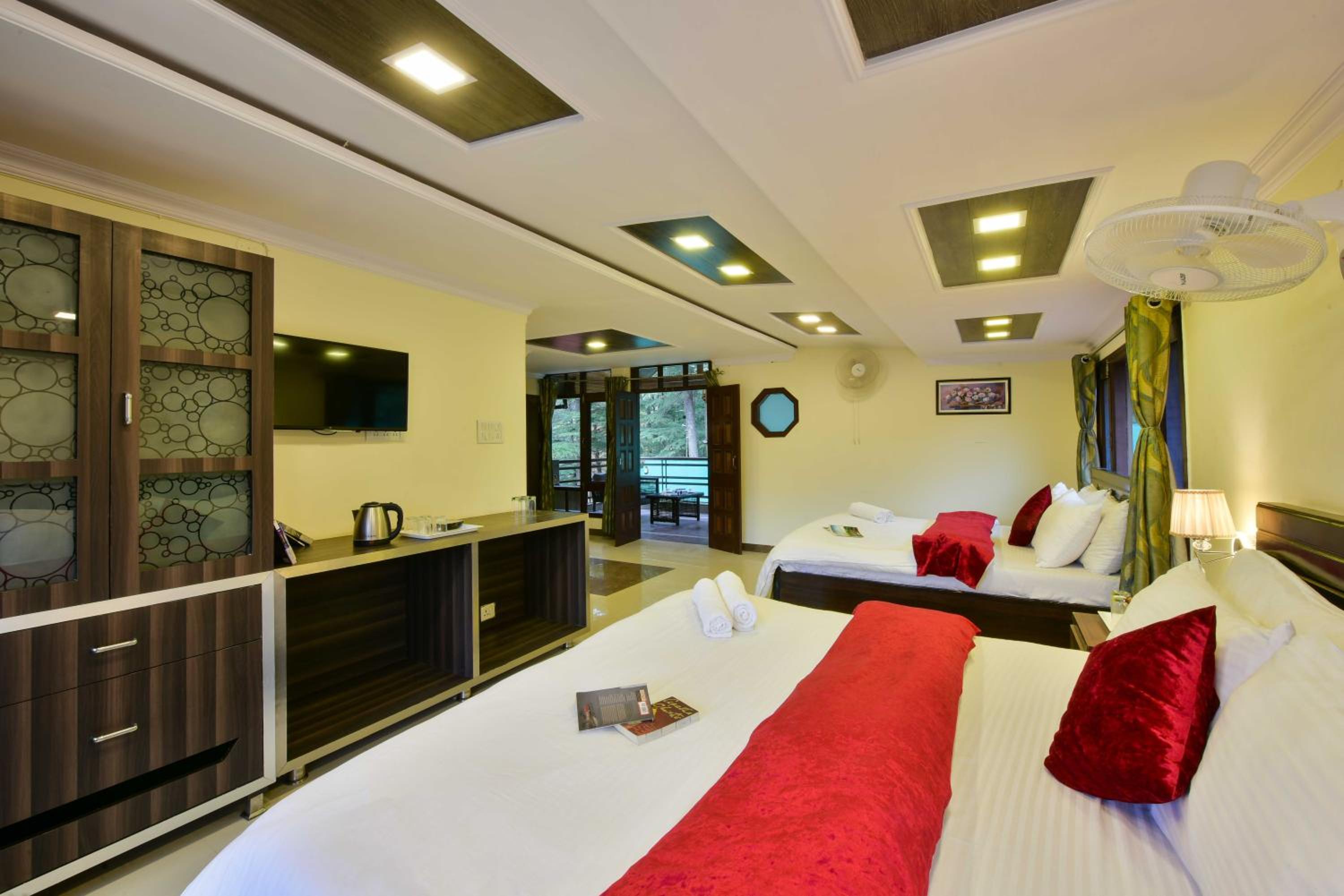Family Room with Balcony photo 3