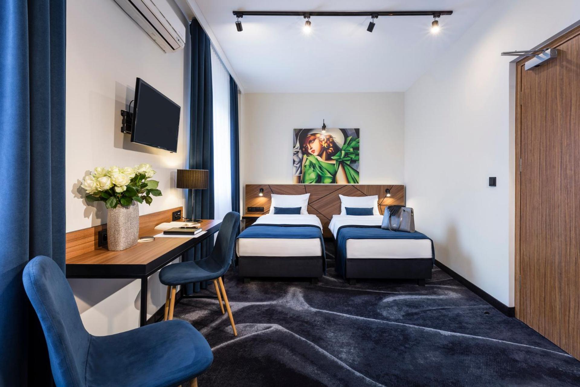 Premium Double or Twin Room - Photo 9