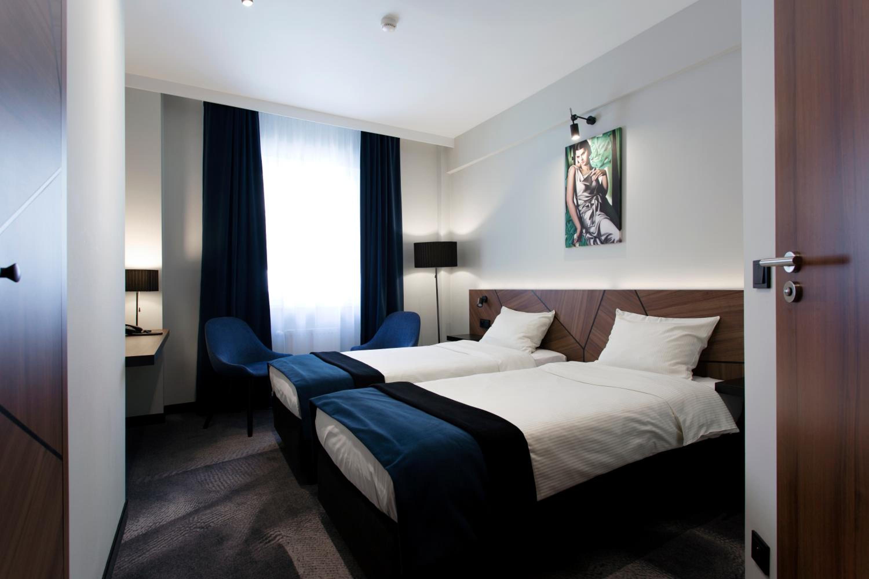 Premium Double or Twin Room - Photo 4