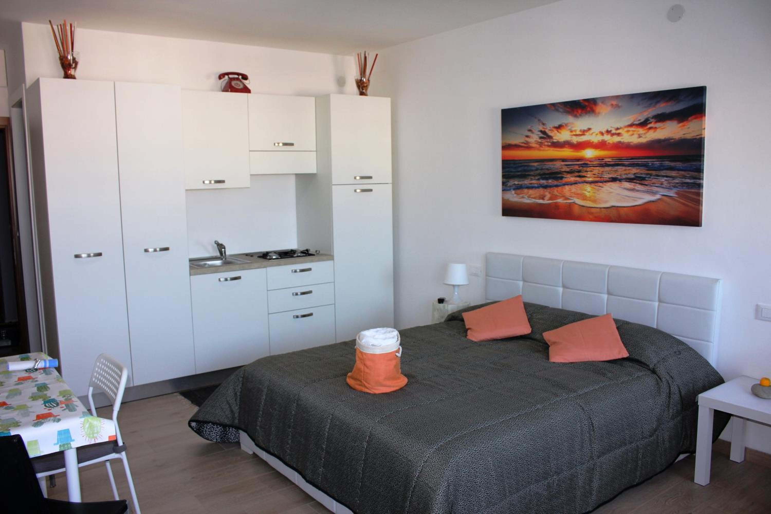 Studio Apartment photo 3